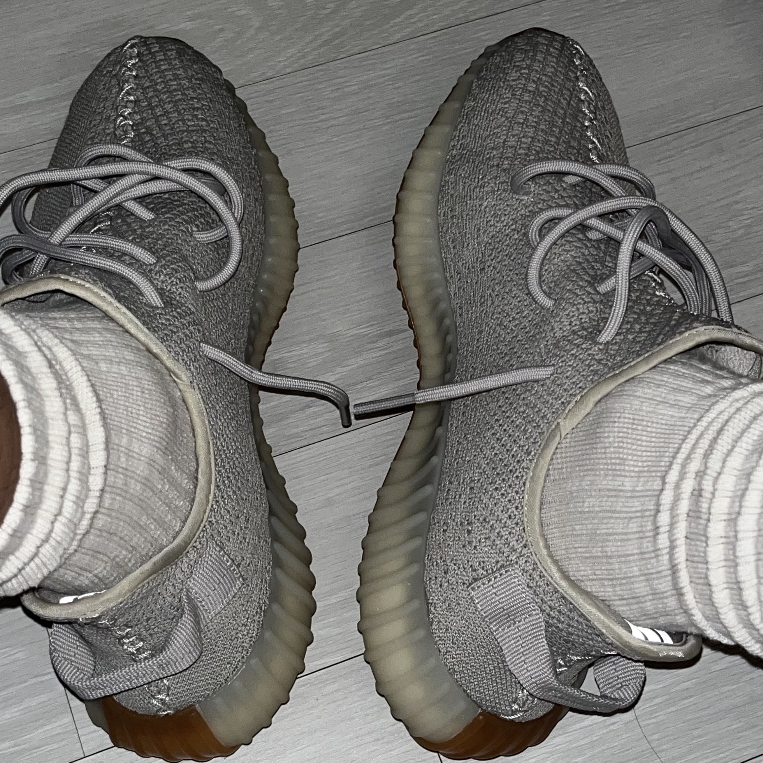 Adidas Yeezy Boost 350 V2 Sesame 2022 착용 스타일