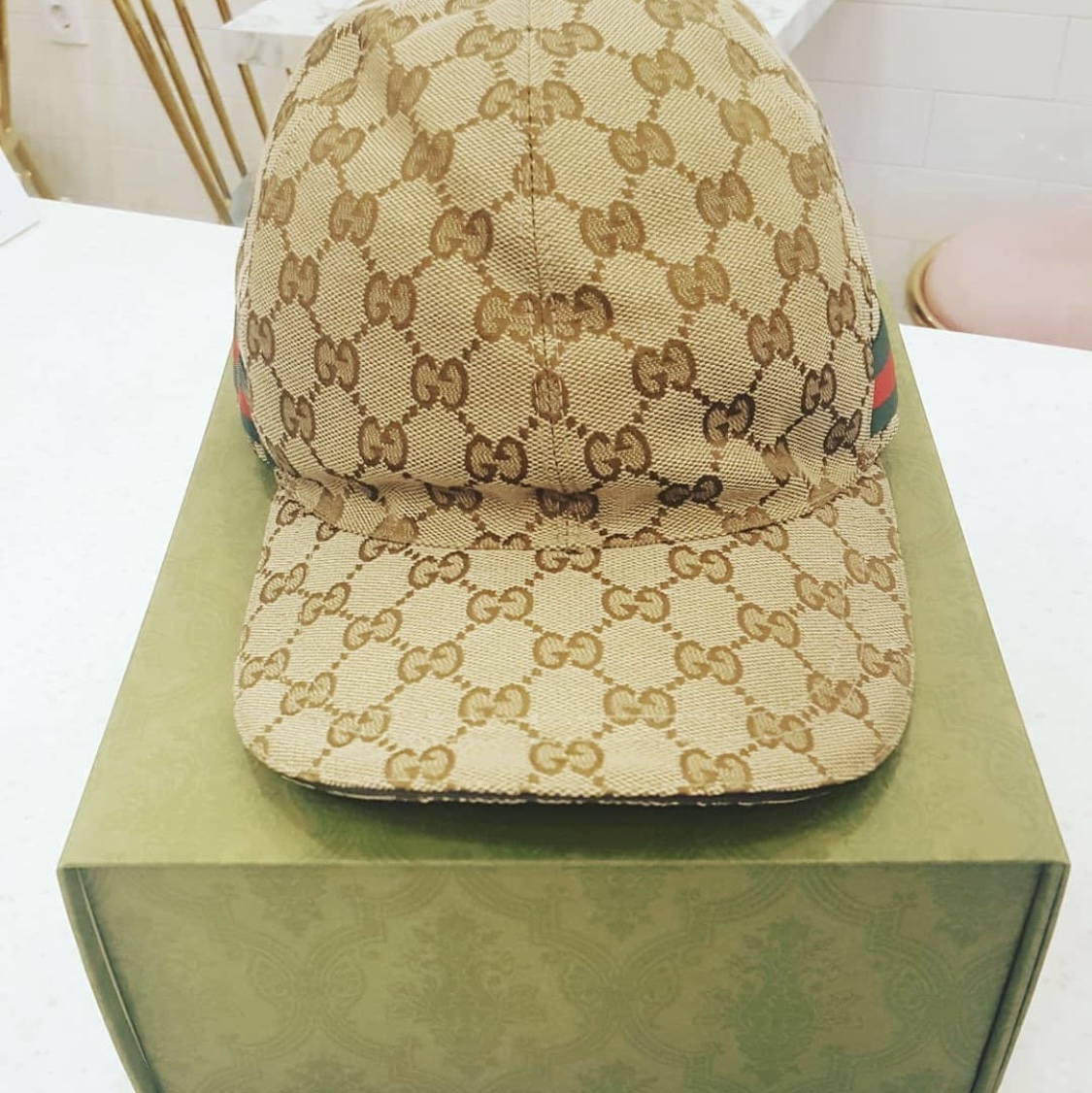 Gucci Original GG Baseball Hat with Web Beige Ebony 착용 스타일