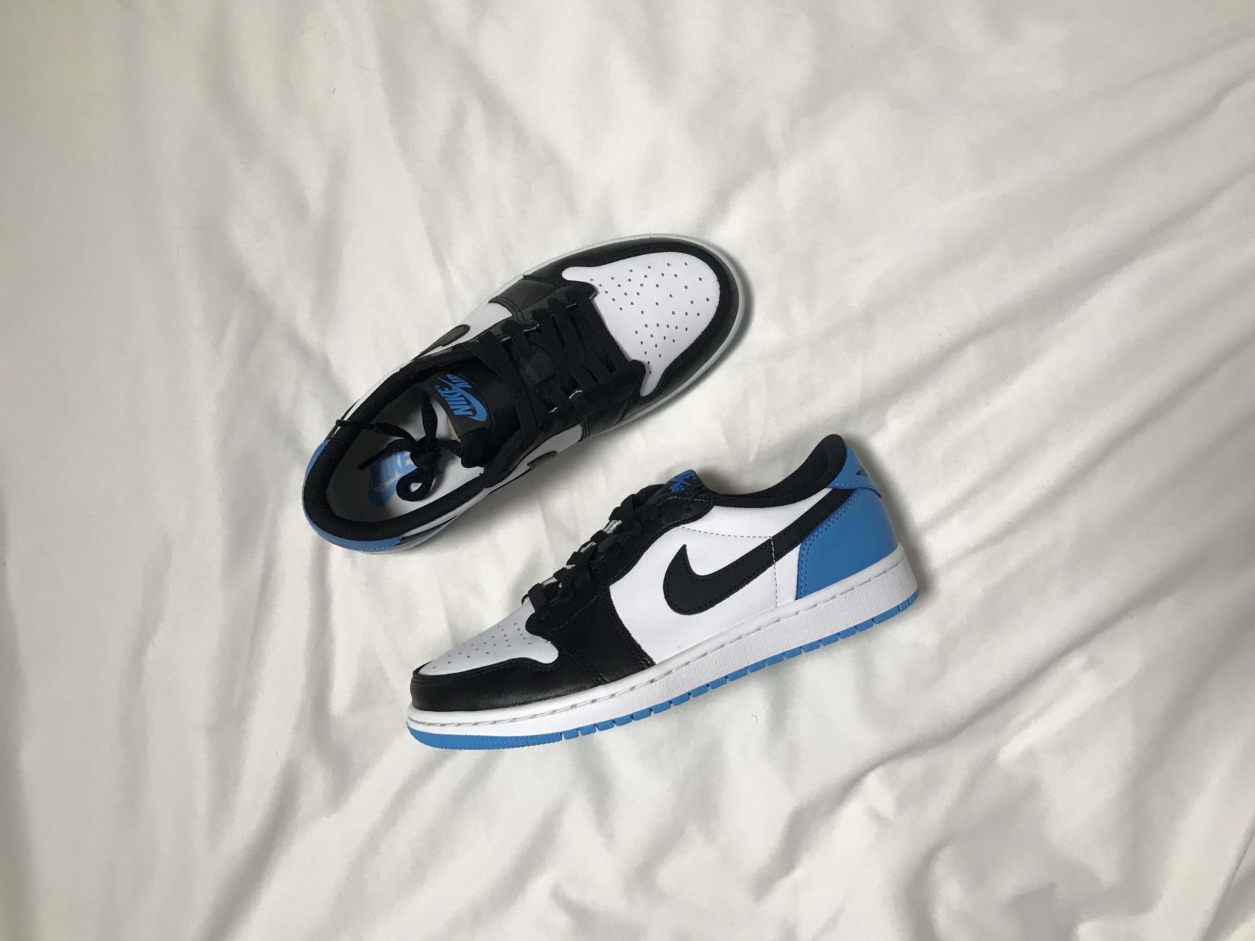 Jordan 1 Retro Low OG Black and Dark Powder Blue, (W) Jordan 1 Retro Low OG Black and Dark Powder Blue 착용 스타일 - 1