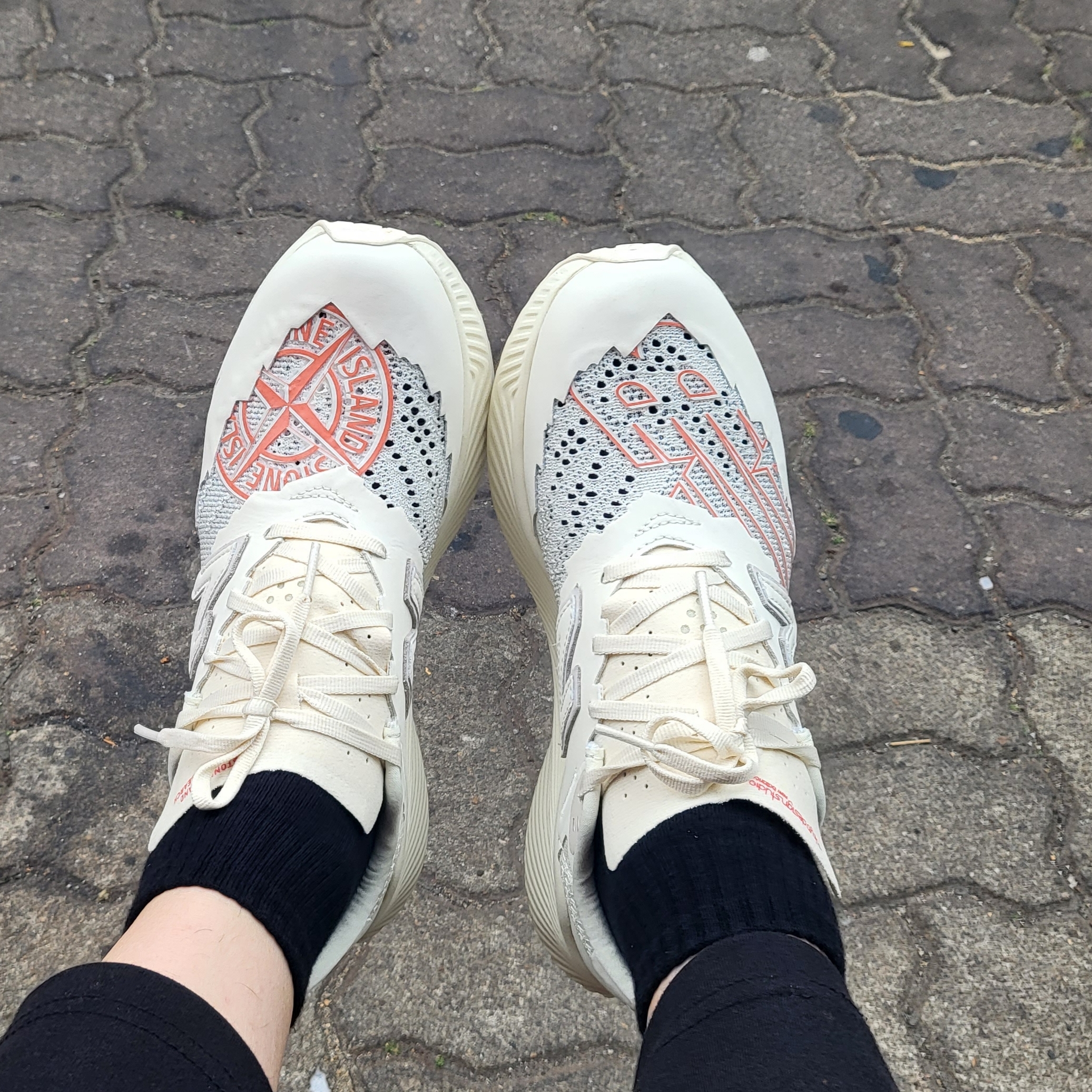 New Balance x Stone Island x Tokyo Design Studio FuelCell RC Elite v2 착용 스타일
