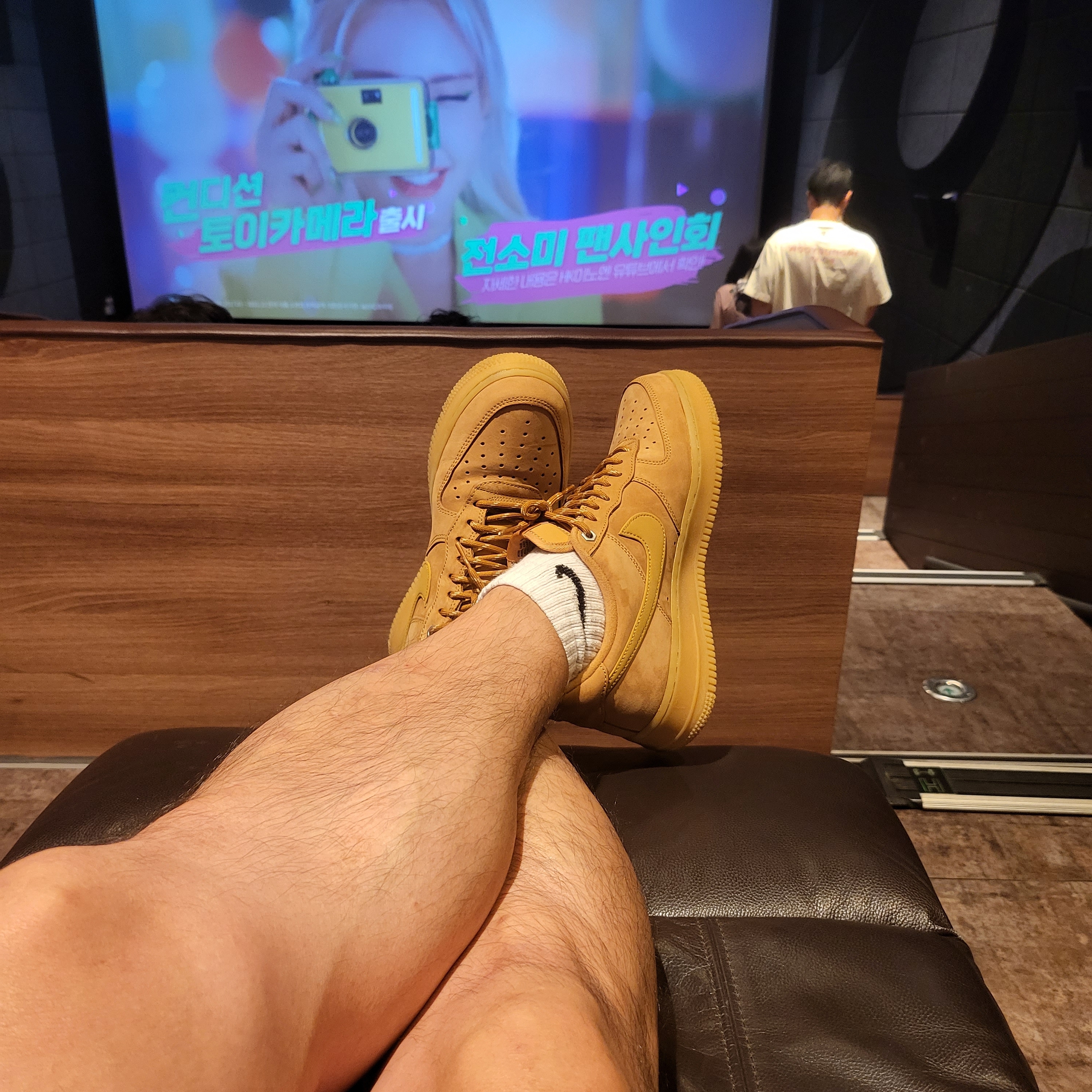 Nike Air Force 1 '07 WB Flax 착용 스타일