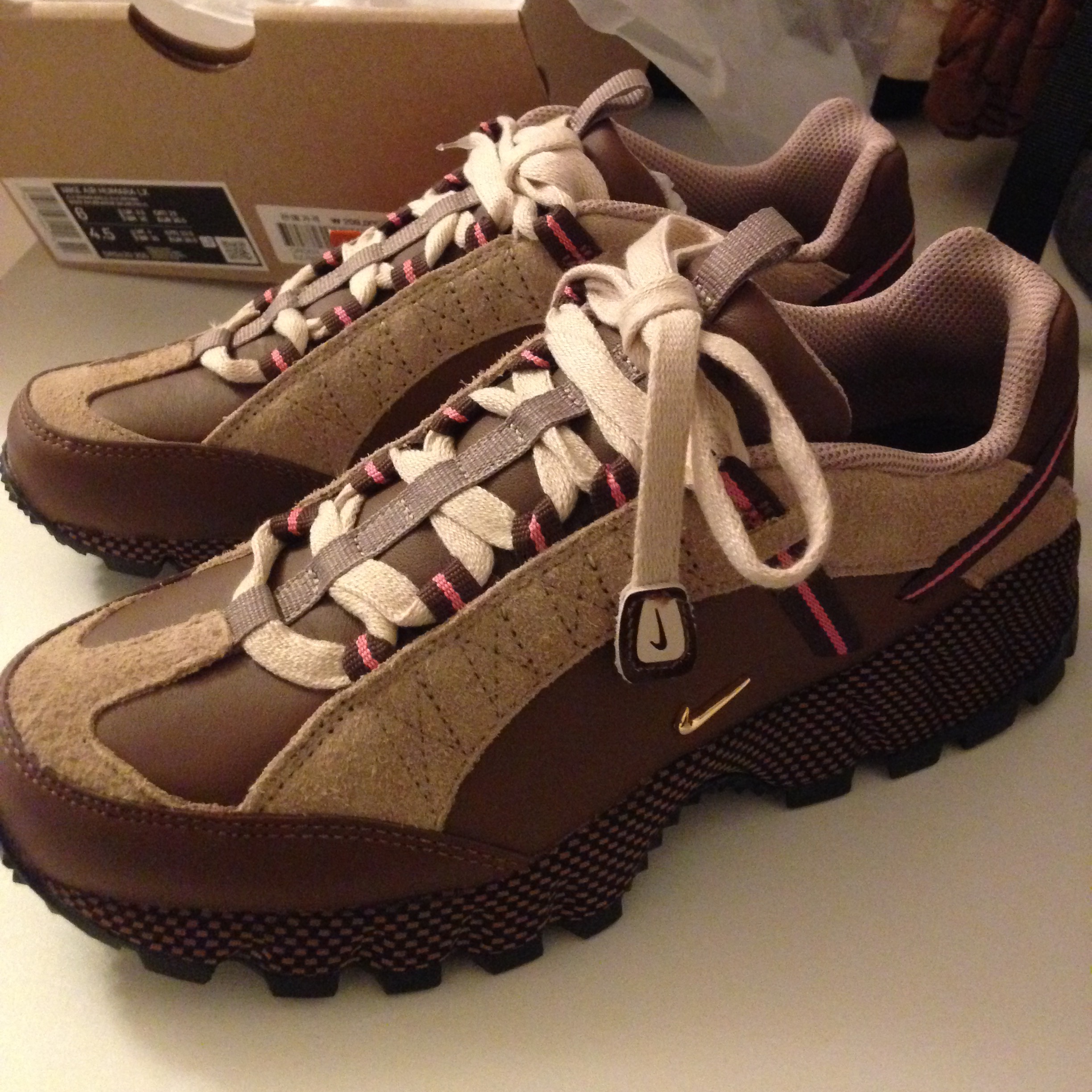 Nike x Jacquemus Air Humara LX Ale Brown and Gold 착용 스타일 - 1
