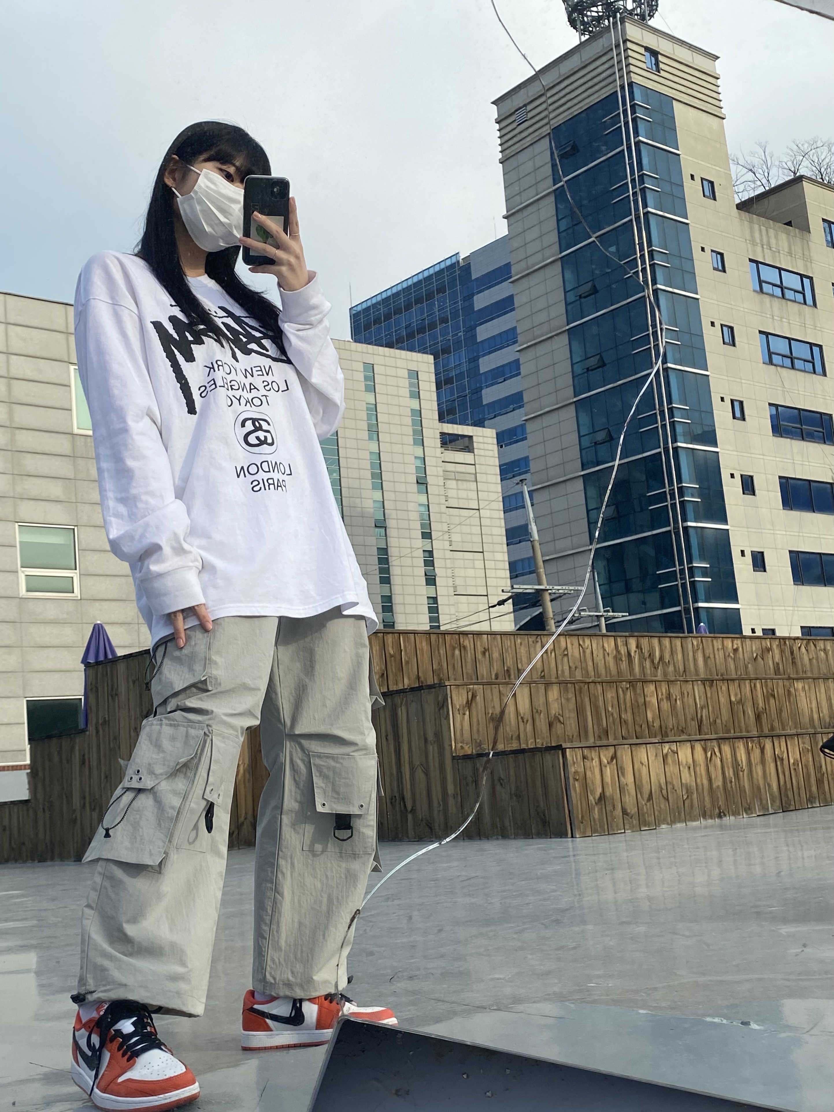 Jordan 1 Low OG Starfish, Stussy World Tour LS T-Shirt White 착용 스타일