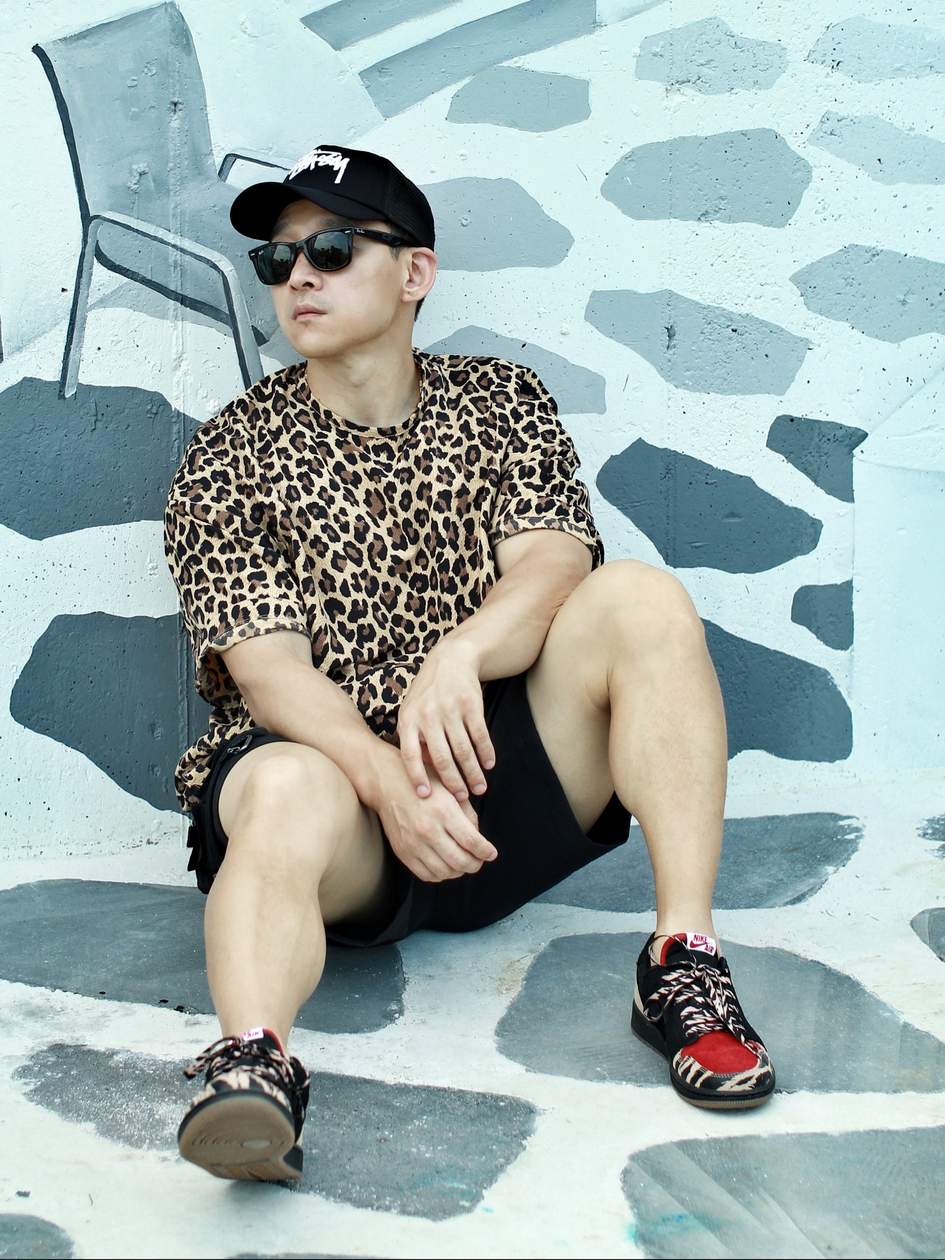 Nike ACG Cargo Shorts Black - Asia, Jordan 1 x SoleFly Retro Low OG SP Black and Sport Red 착용 스타일 - 2