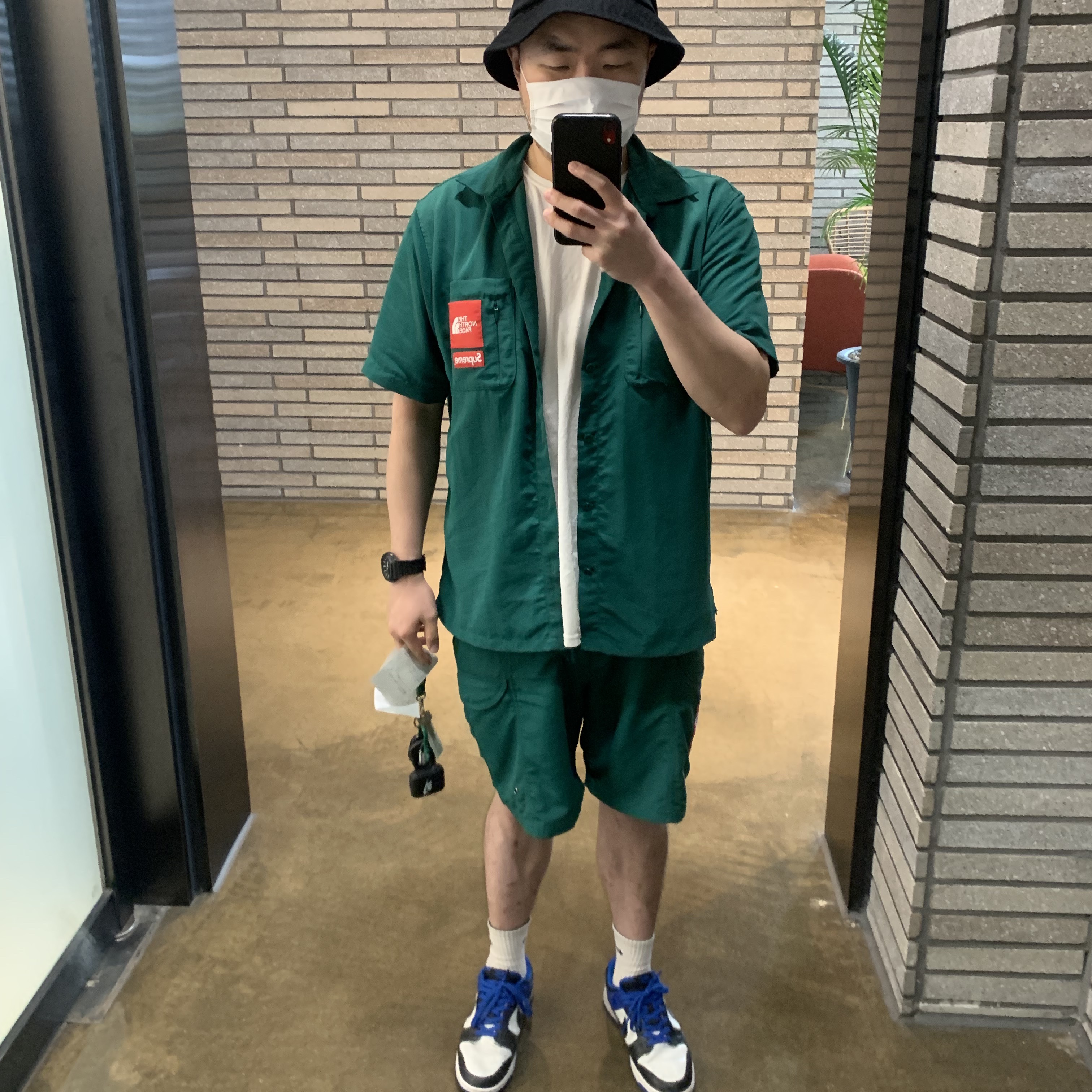 Supreme x The North Face Trekking S/S Shirt Dark Green - 22SS, Supreme Nylon Water Shorts Dark Green - 22SS 착용 스타일
