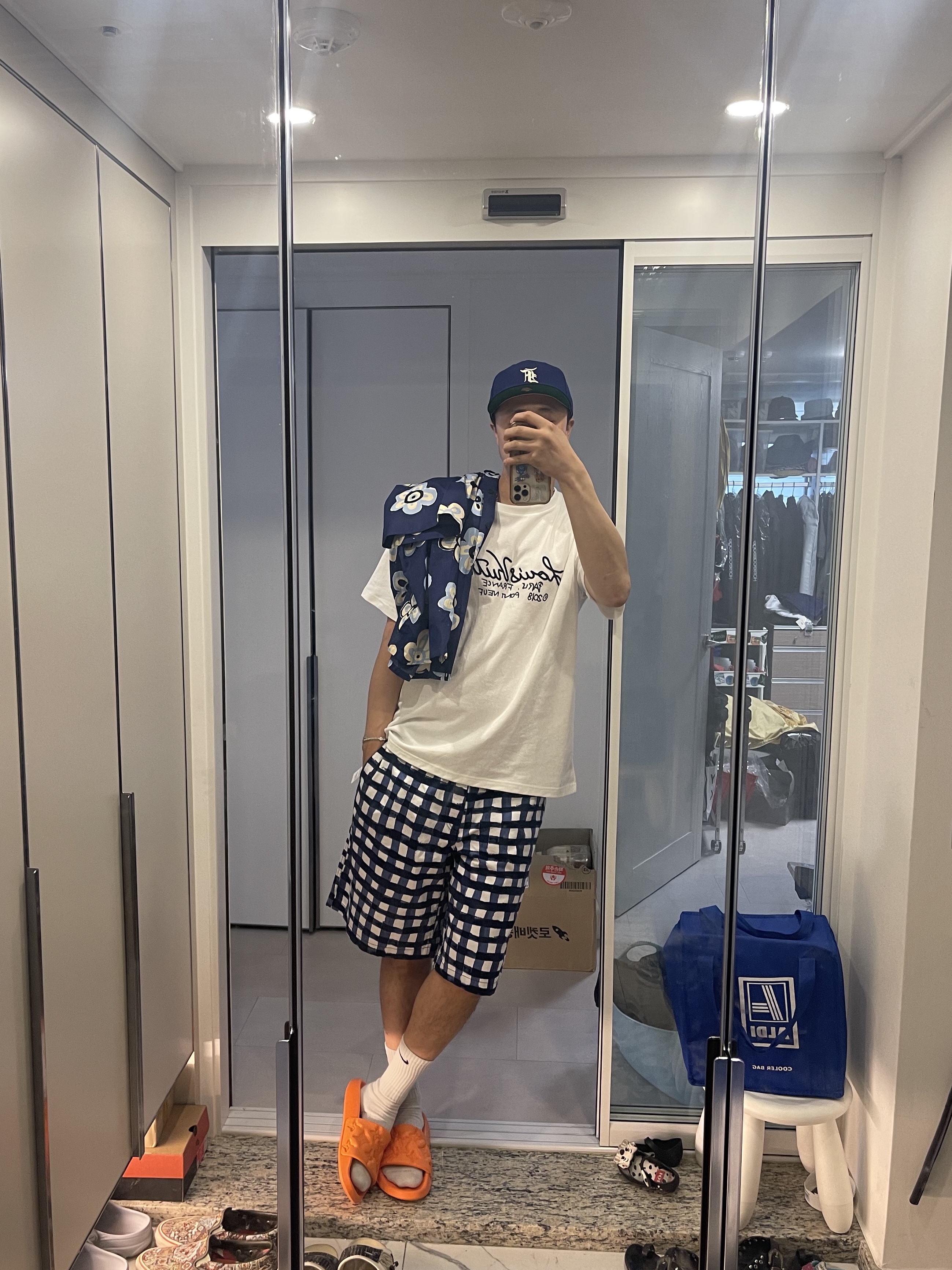 Louis Vuitton Waterfront Mules Orange, Uniqlo x Marni Wide Fit Boxy Short Pants Pattern Blue 착용 스타일