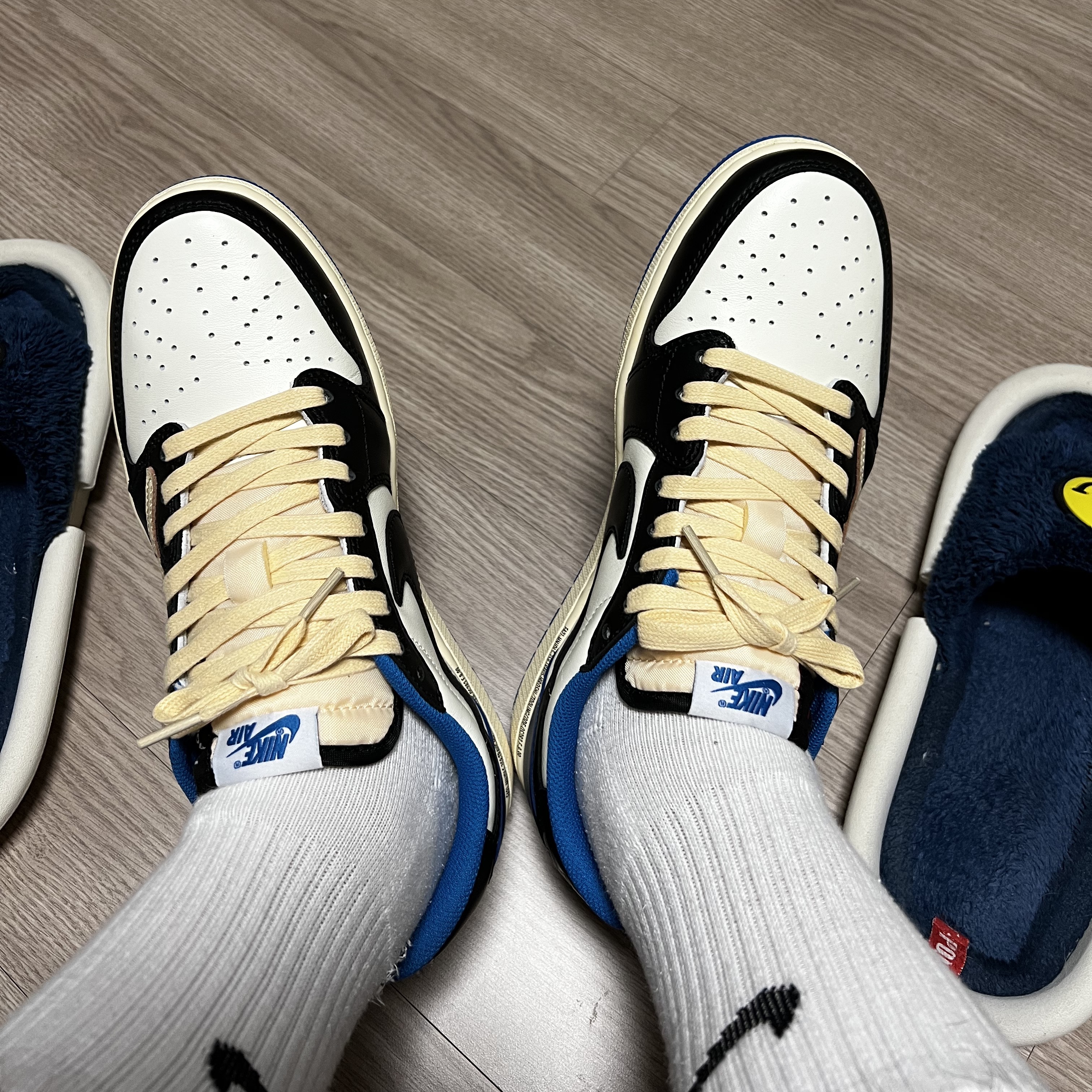 Jordan 1 x Travis Scott x Fragment Retro Low OG SP Military Blue 착용 스타일