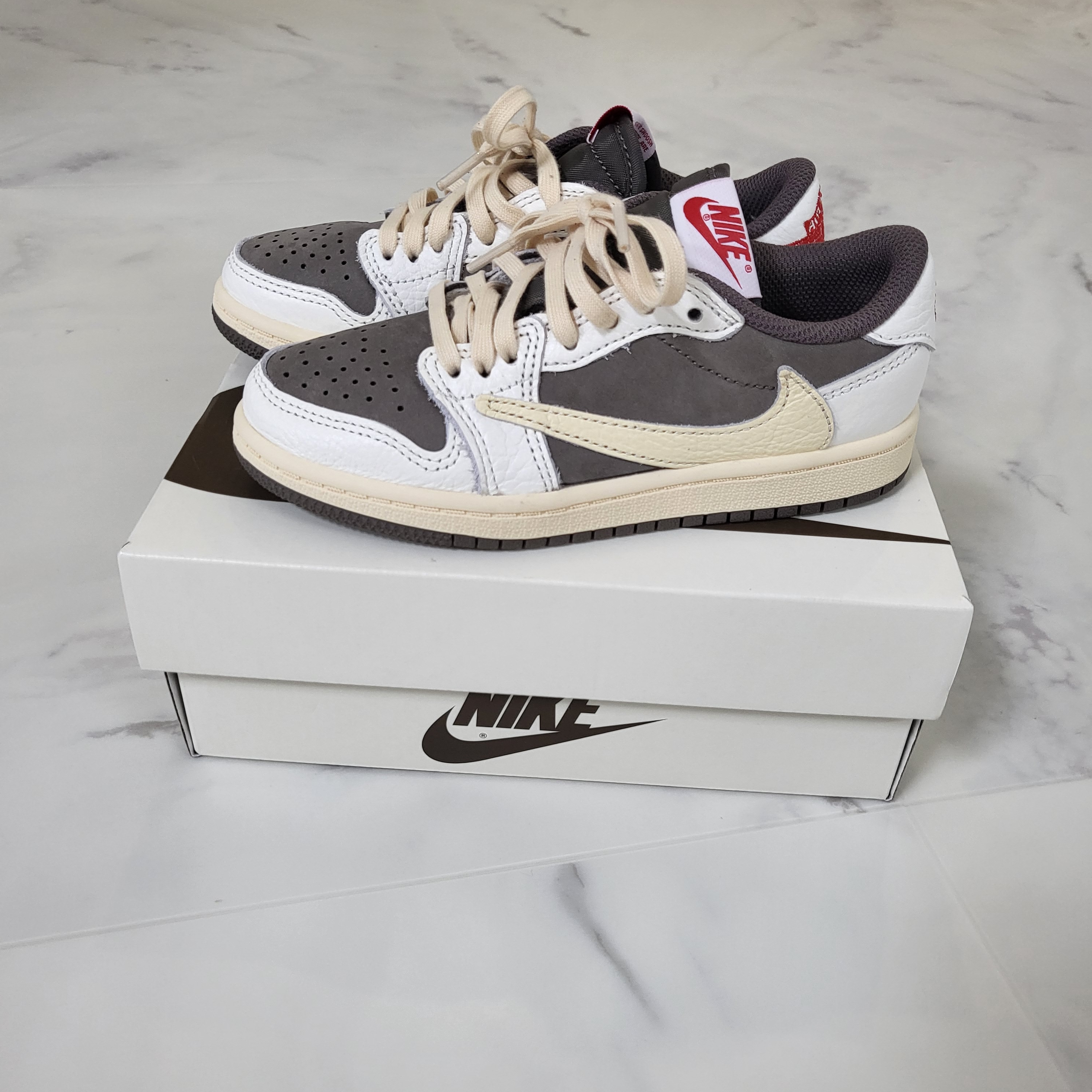 (PS) Jordan 1 x Travis Scott Retro Low OG SP Sail and Ridgerock 착용 스타일 - 2