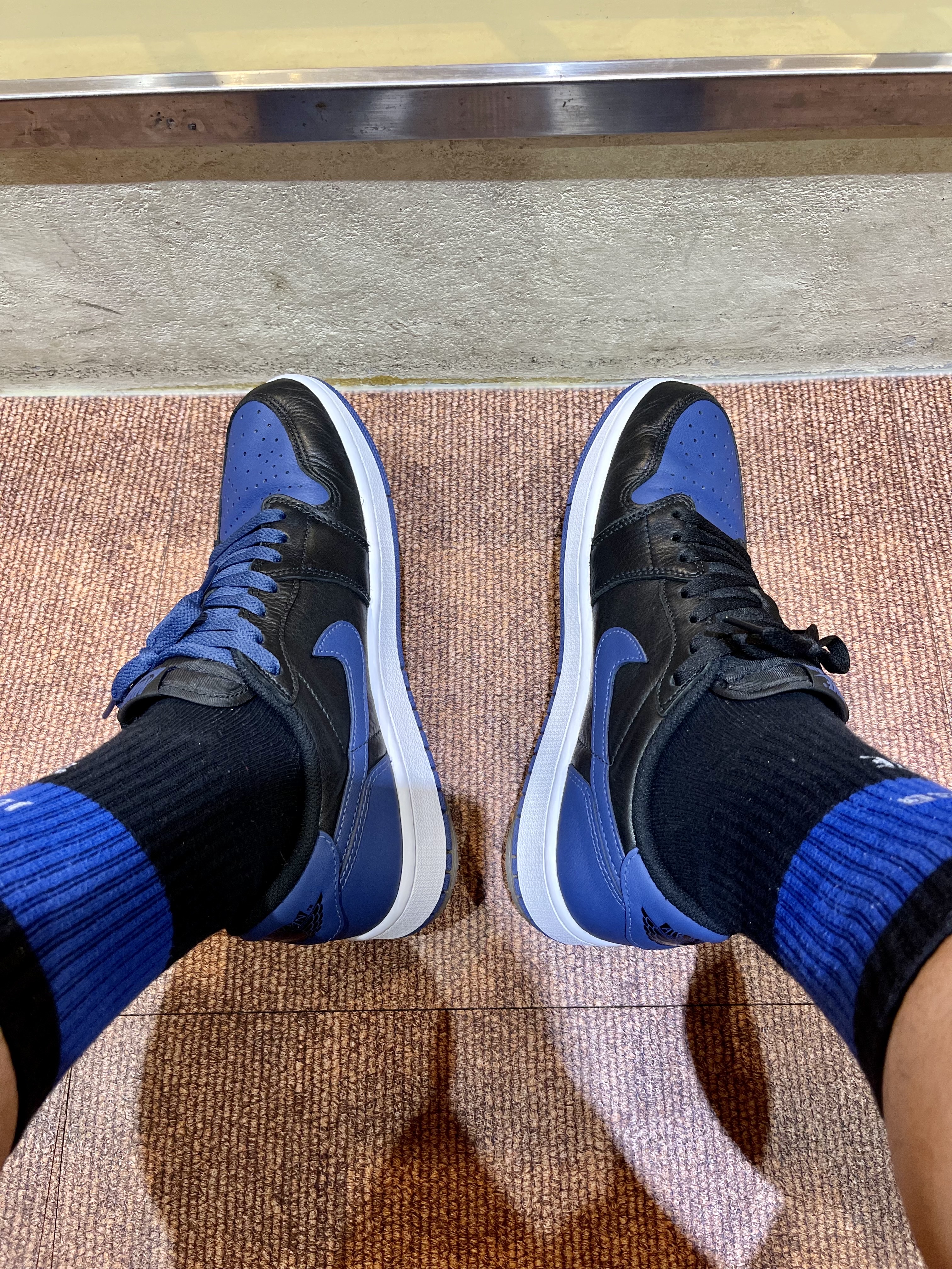 Jordan 1 Retro Low OG Mystic Navy, Jordan 1 Retro Low OG Black and Dark Powder Blue 착용 스타일 - 1