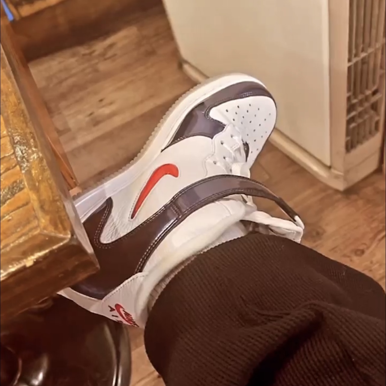 Nike Air Force 1 Mid QS University Red and Midnight Navy 착용 스타일
