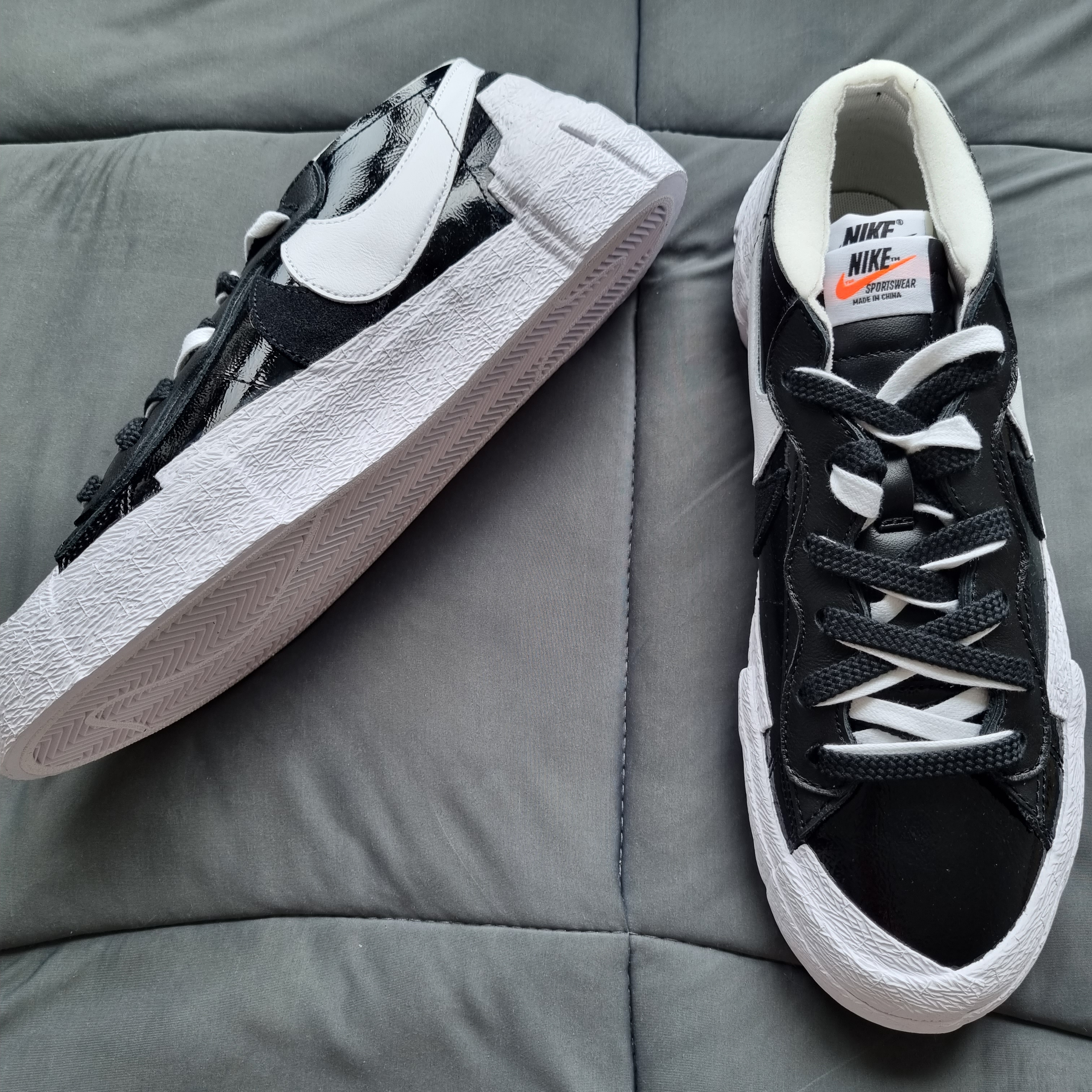 Nike x Sacai Blazer Low Black Patent Leather 착용 스타일 - 2