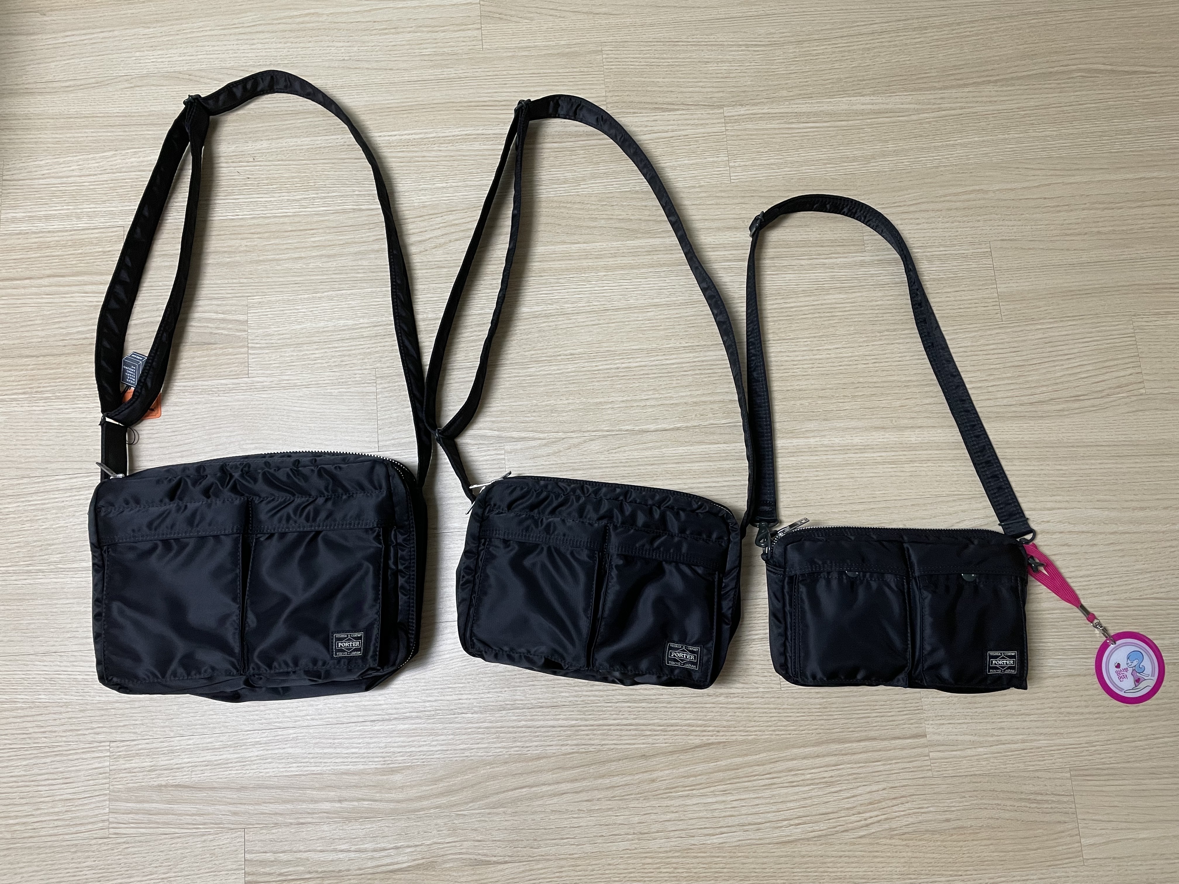 Porter Tanker Shoulder Bag Black, Porter Tanker Shoulder Bag S Black 착용 스타일 - 1