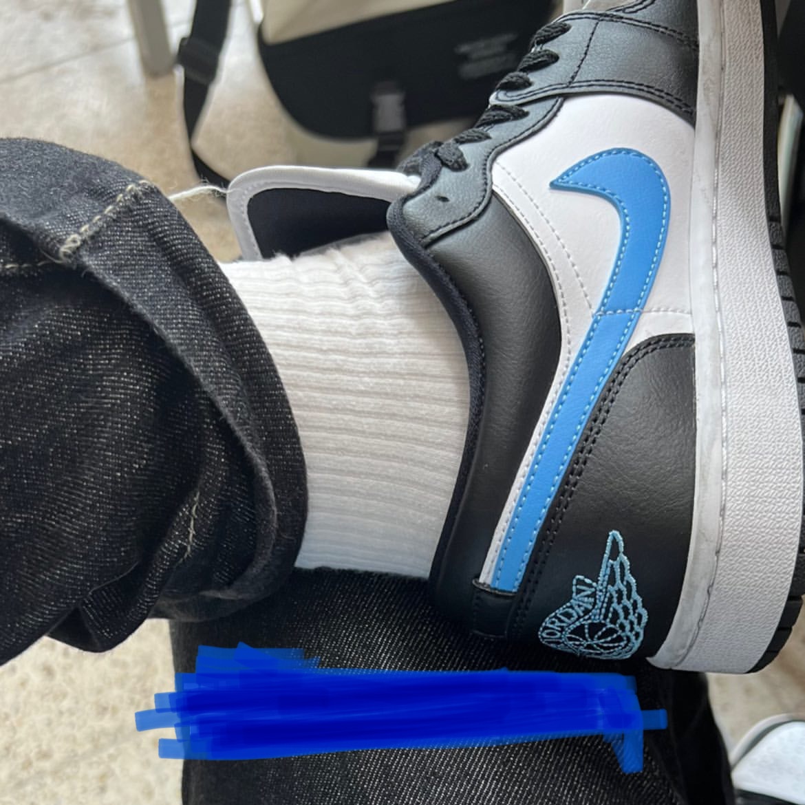 (W) Jordan 1 Low Black University Blue 착용 스타일 - 1