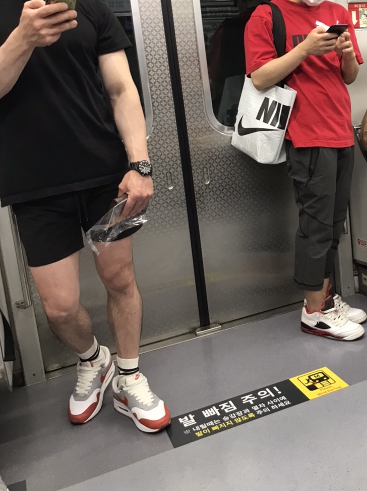 Jordan 5 Retro Low Fire Red, Nike Air Max 1 Anniversary Red (2017/2018 Restock Pair) 착용 스타일