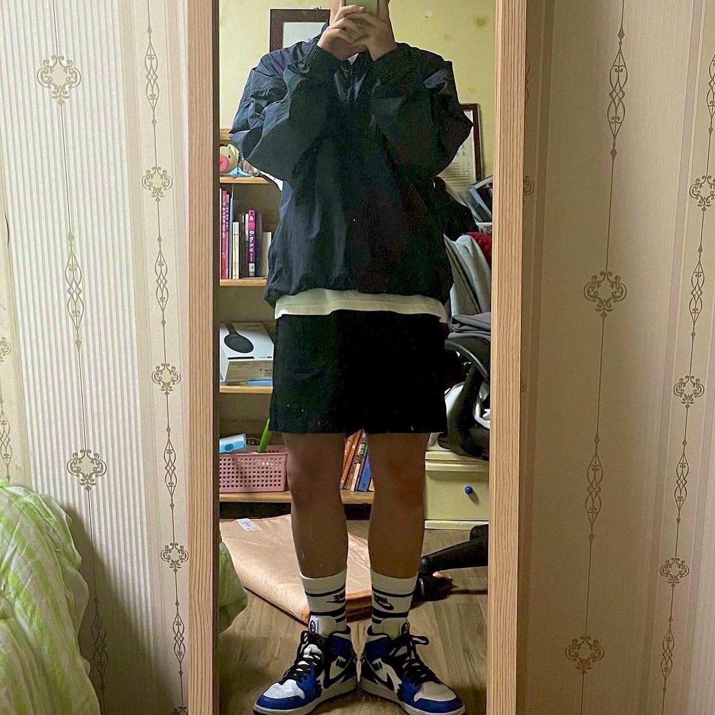 Nike x Stussy Windrunner Jacket Off Noir, (W) Jordan 1 Mid SE Sisterhood 착용 스타일 - 3