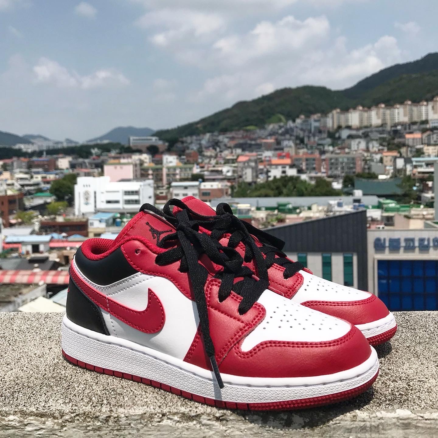 (GS) Jordan 1 Low White Gym Red Black 착용 스타일