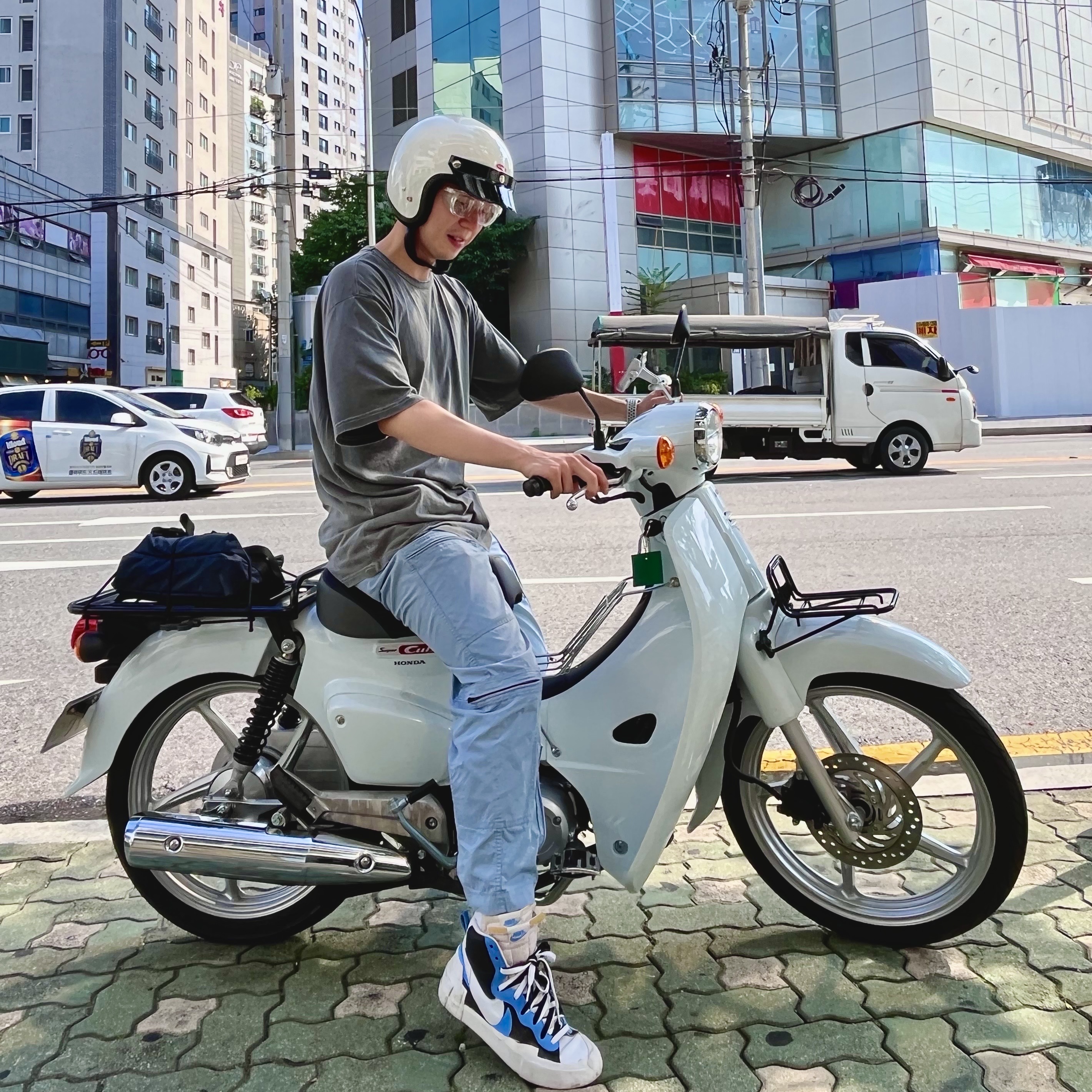 Nike x Sacai Blazer Mid White Black Legend Blue 착용 스타일