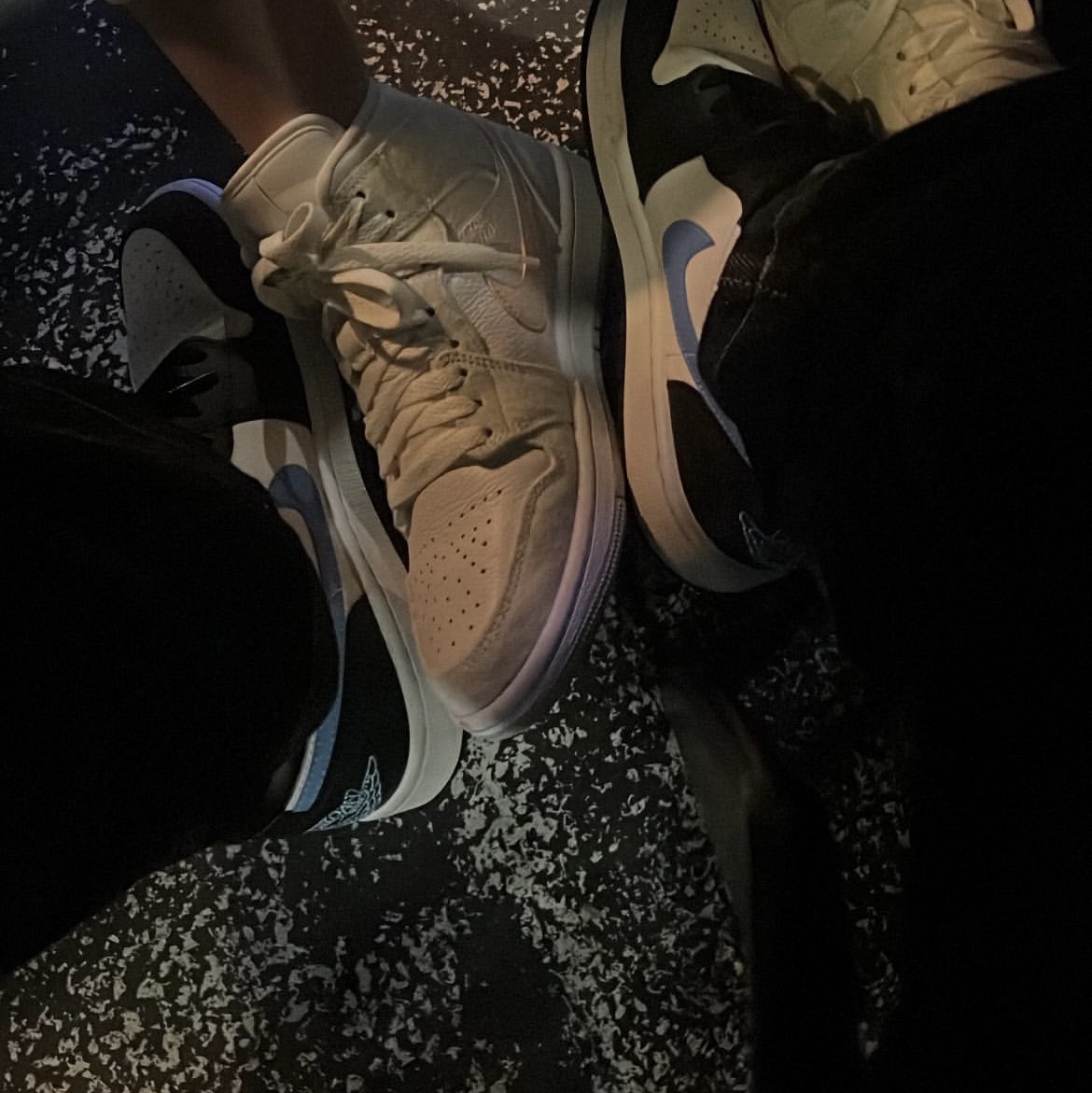 (W) Jordan 1 Low Black University Blue 착용 스타일 - 2