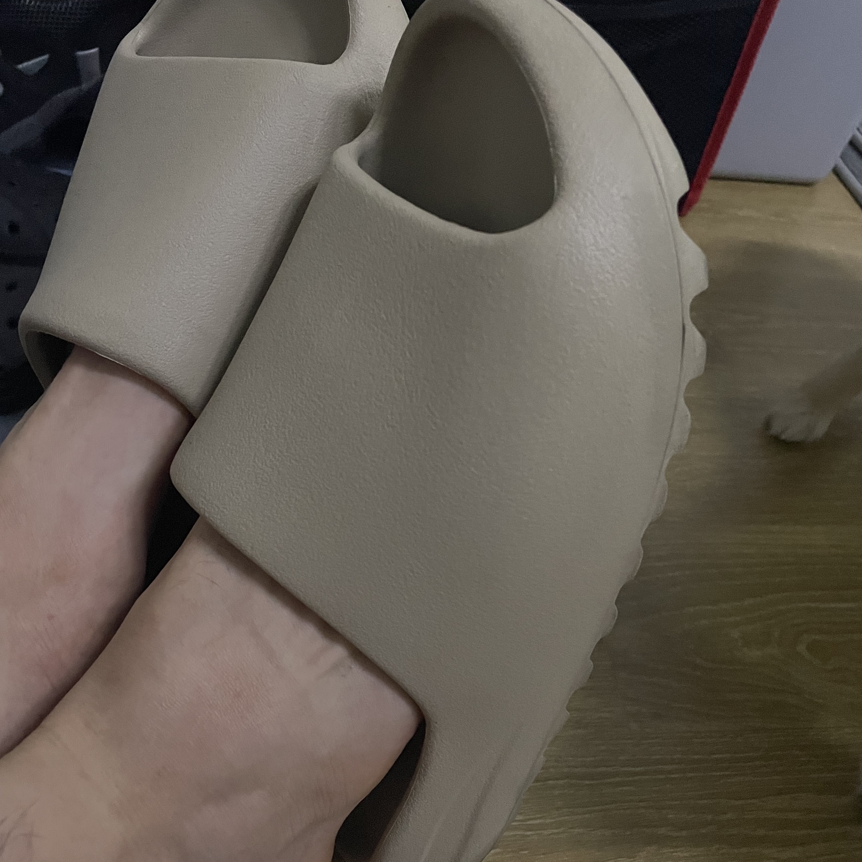 Adidas Yeezy Slide Pure - Re-Release Ver. 착용 스타일