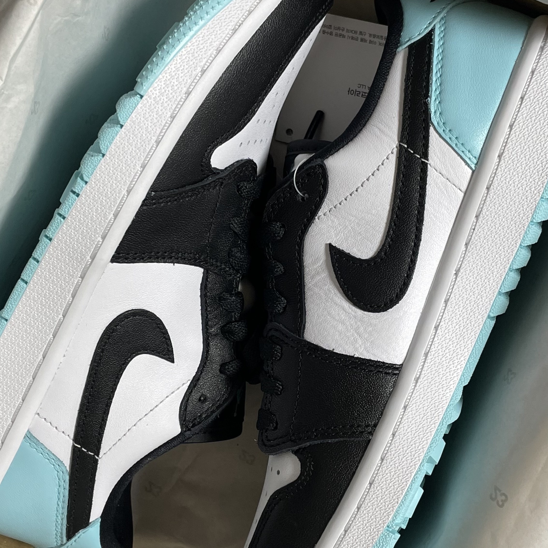 Jordan 1 Low Golf Copa, Jordan 1 Retro Low OG Black and Dark Powder Blue 착용 스타일 - 1