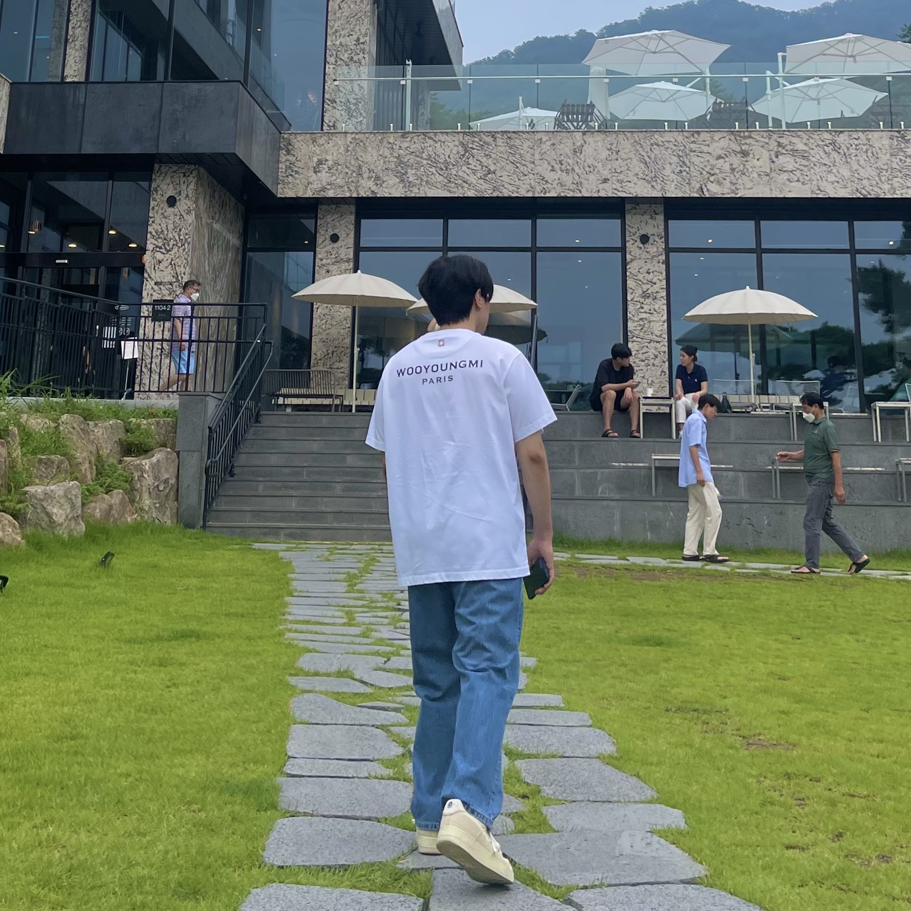 Wooyoungmi Black Back Logo T-Shirt White - 22FW, Nike x Stussy Air Force 1 Low Fossil 착용 스타일 - 3