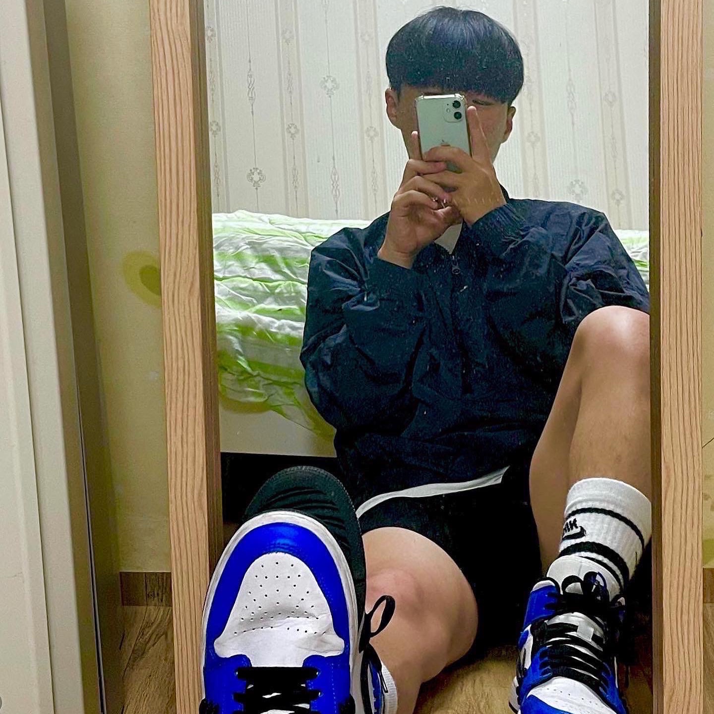 Nike x Stussy Windrunner Jacket Off Noir, (W) Jordan 1 Mid SE Sisterhood 착용 스타일 - 2