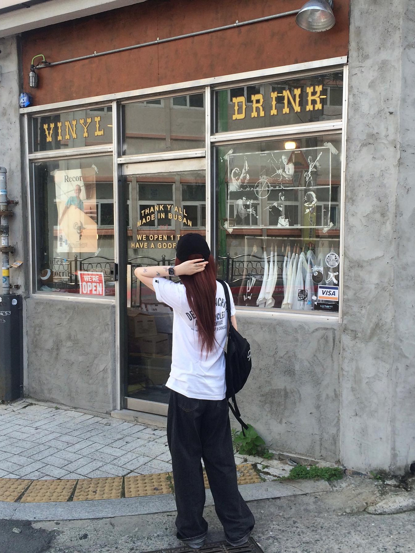 Nike Air Force 1 '07 Low Triple Black, Dada Glow Logo Cap Black 착용 스타일 - 2