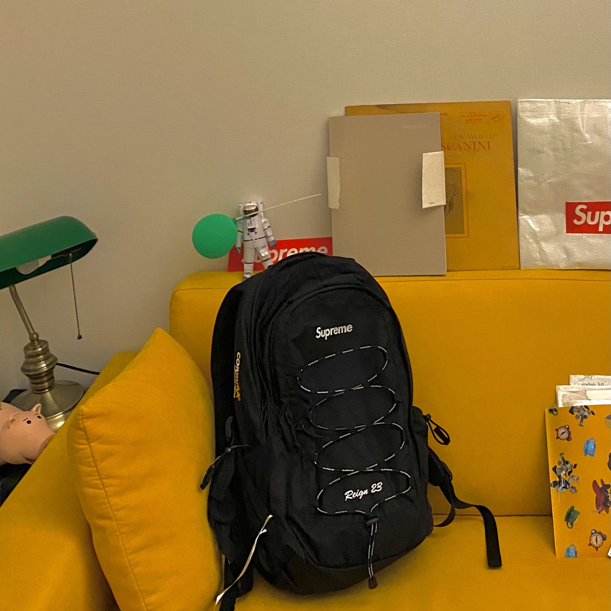 Supreme Backpack Black - 22SS 착용 스타일