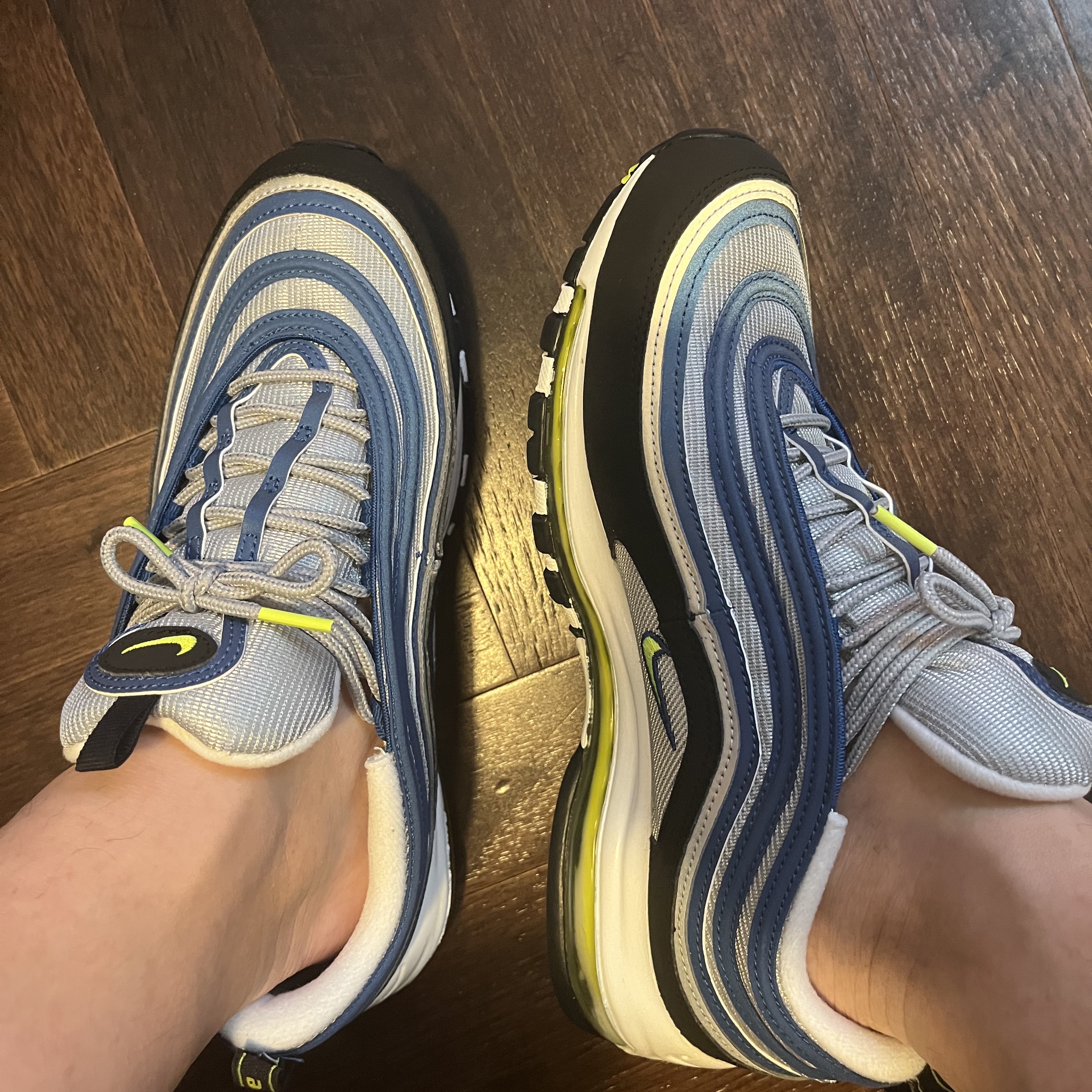 Nike Air Max 97 OG Atlantic Blue and Voltage Yellow 착용 스타일 - 3