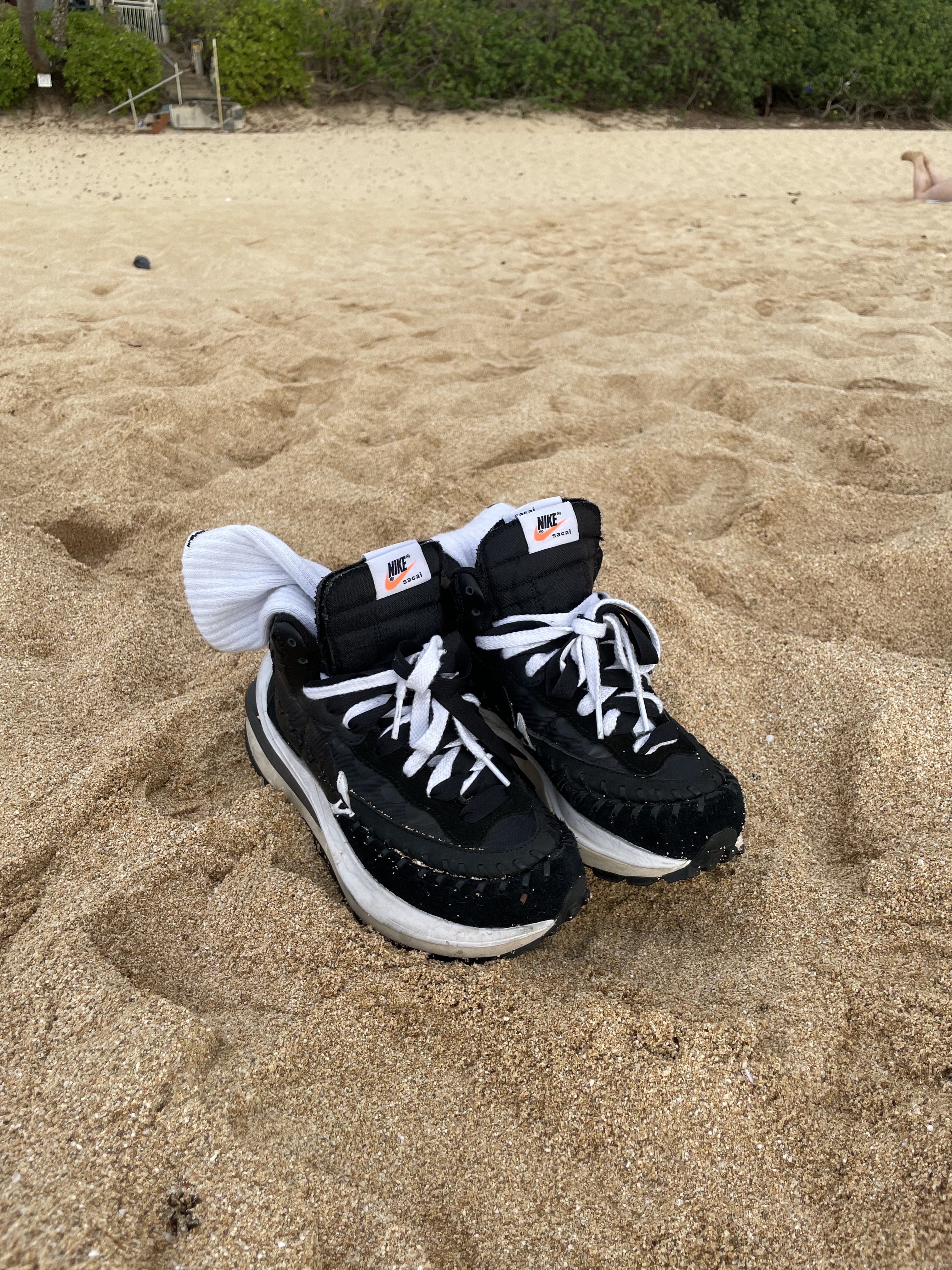 Nike x Sacai x Jean Paul Gaultier VaporWaffle Black White 착용 스타일 - 5
