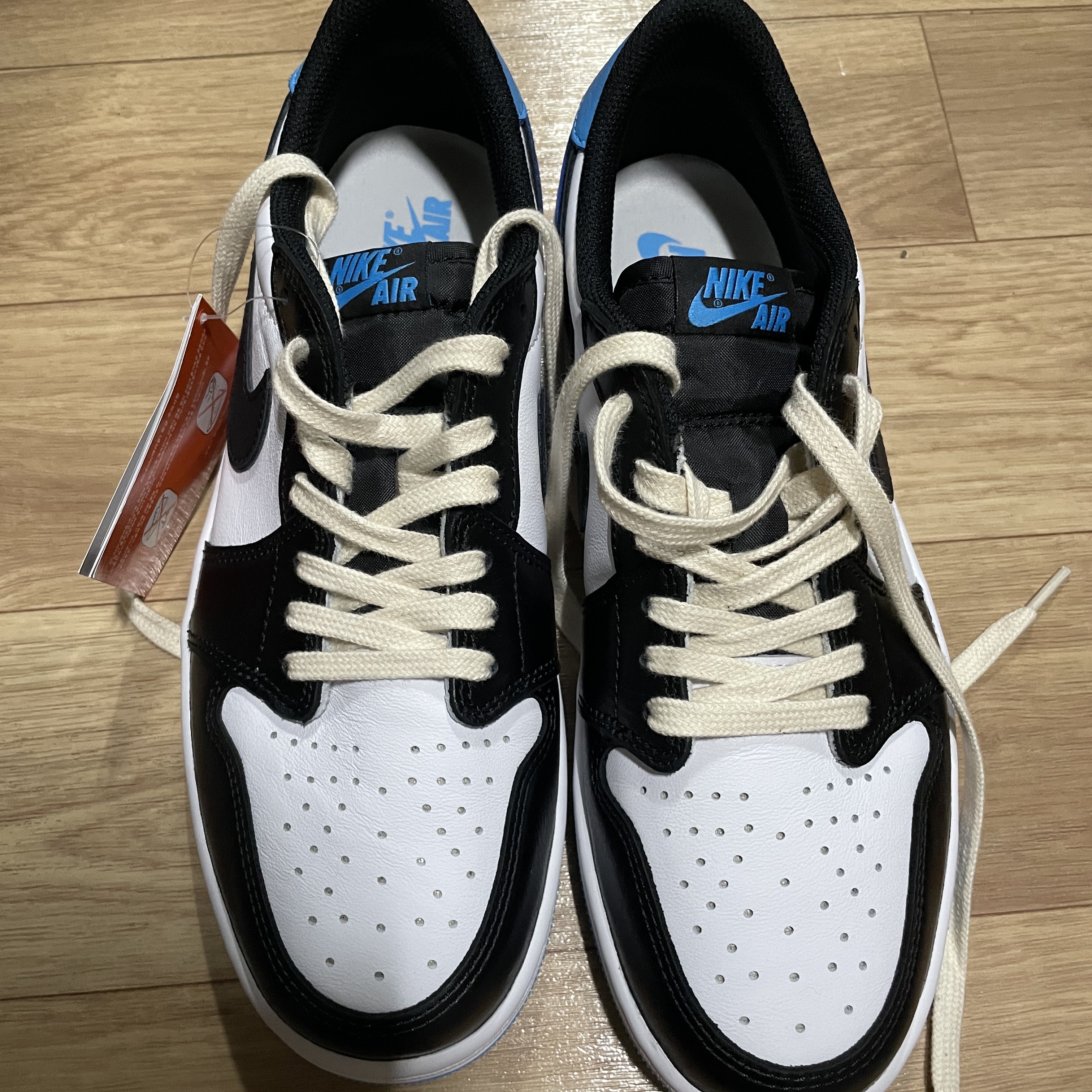Jordan 1 Retro Low OG Black and Dark Powder Blue 착용 스타일