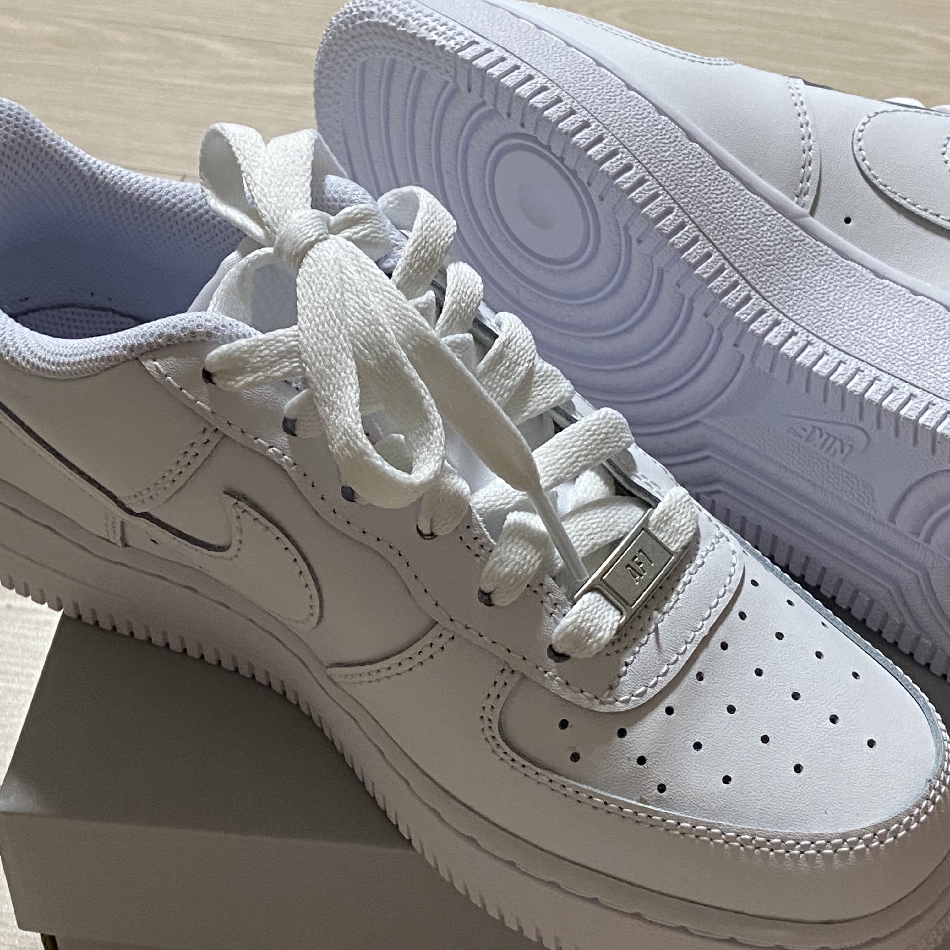 (GS) Nike Air Force 1 LE White 착용 스타일