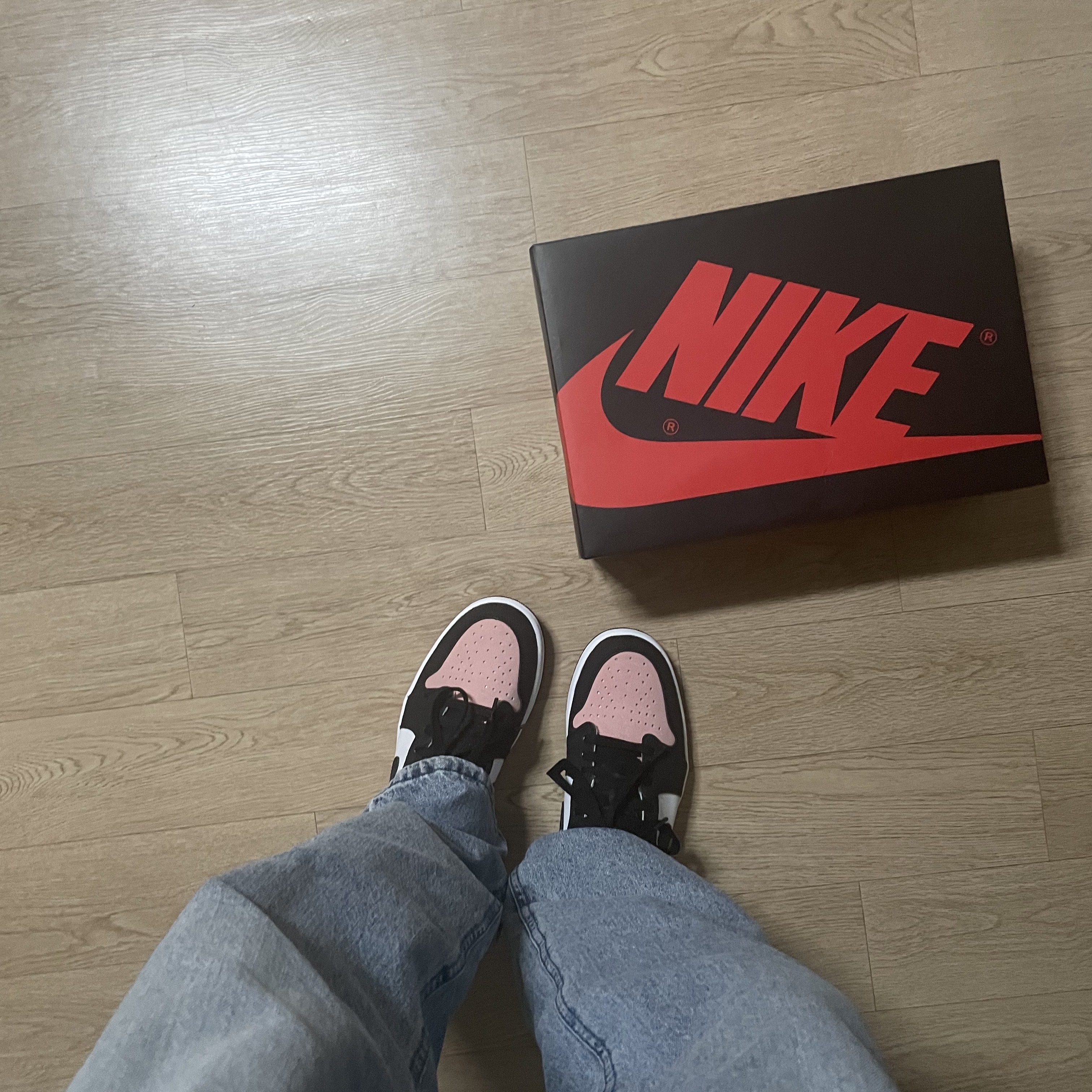 Jordan 1 Retro Low OG Bleached Coral 착용 스타일