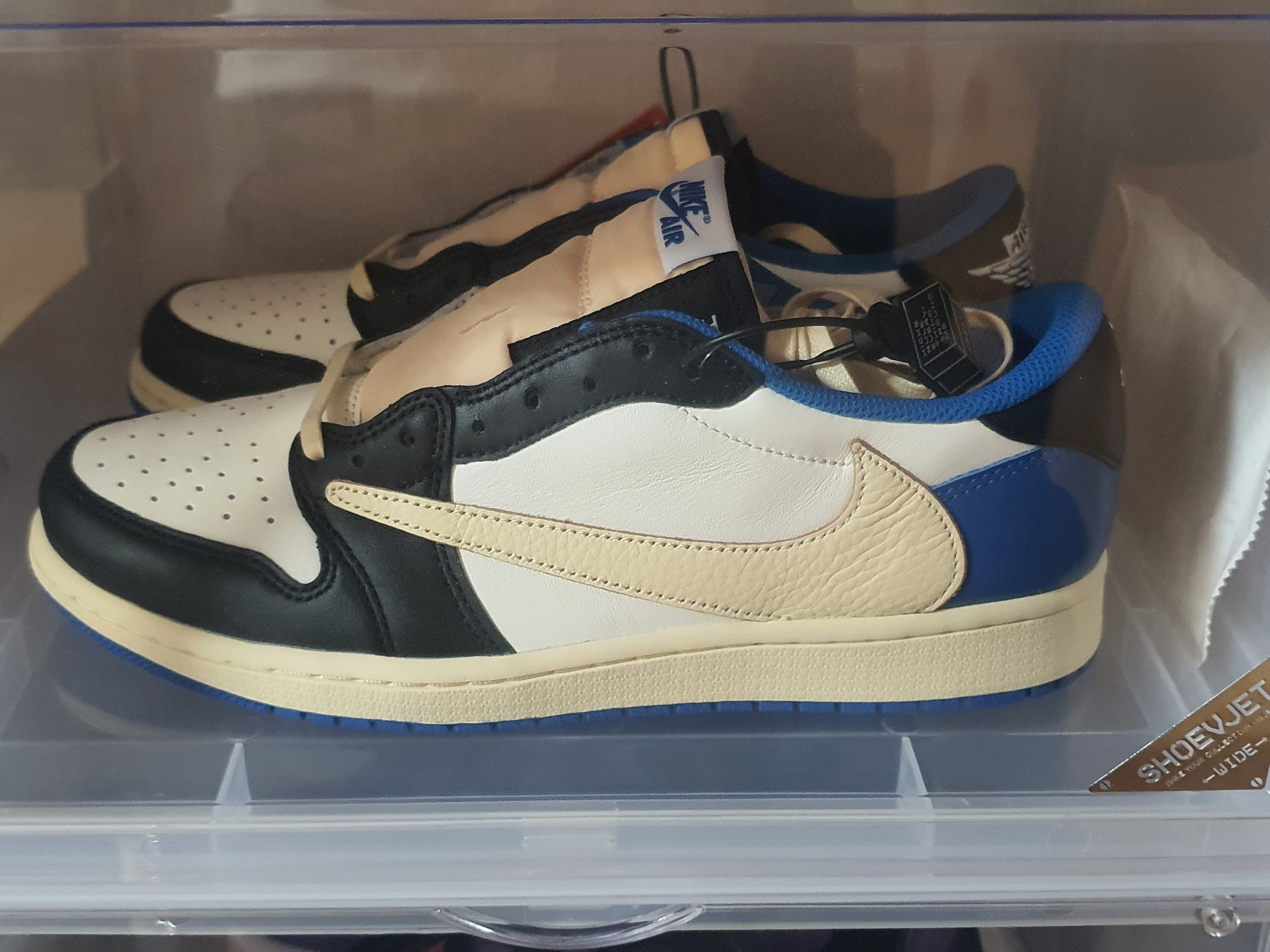 Jordan 1 x Travis Scott x Fragment Retro Low OG SP Military Blue 착용 스타일