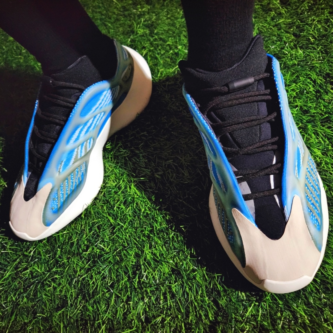 Adidas Yeezy 700 V3 Arzareth 착용 스타일 - 4