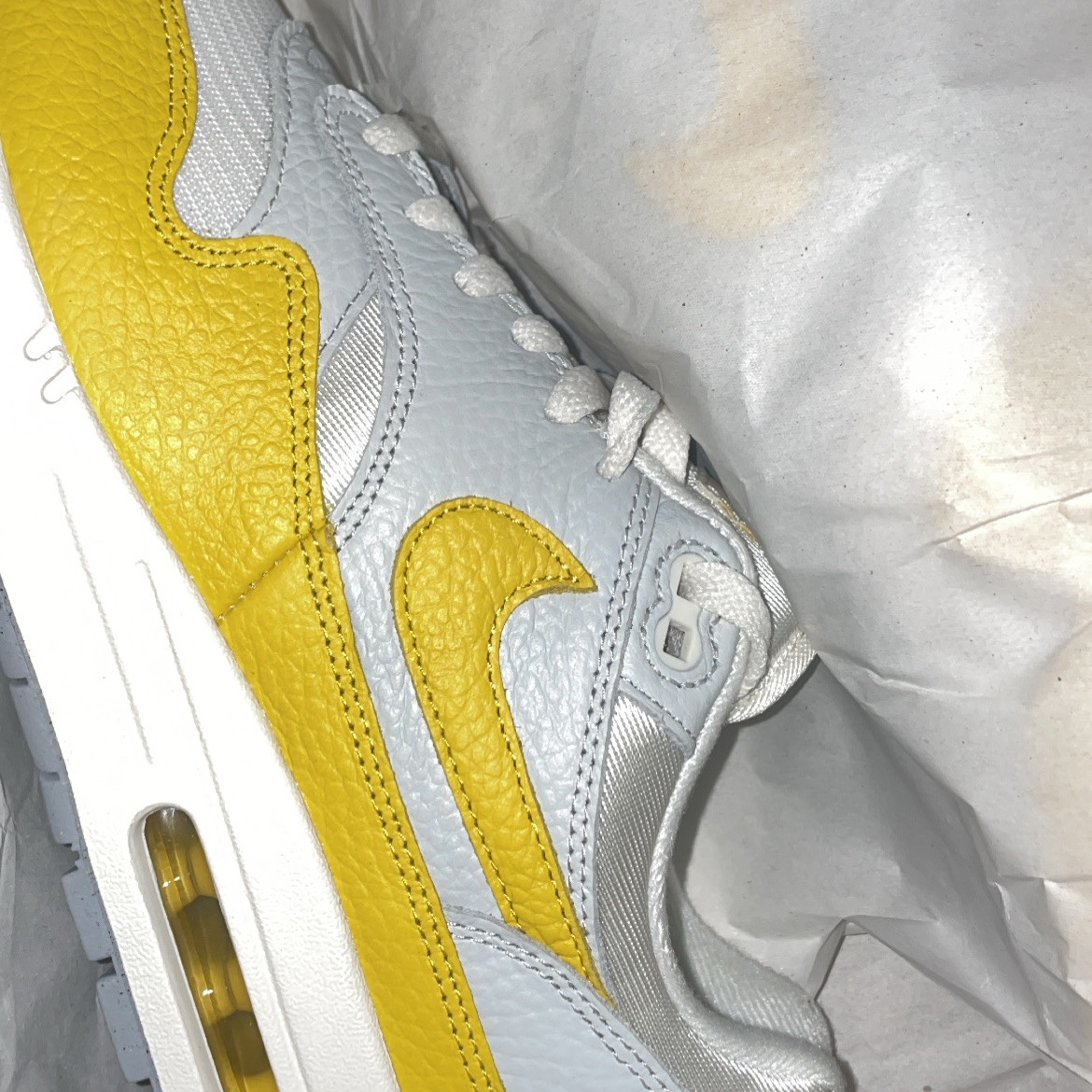 (W) Nike Air Max 1 Tour Yellow 착용 스타일