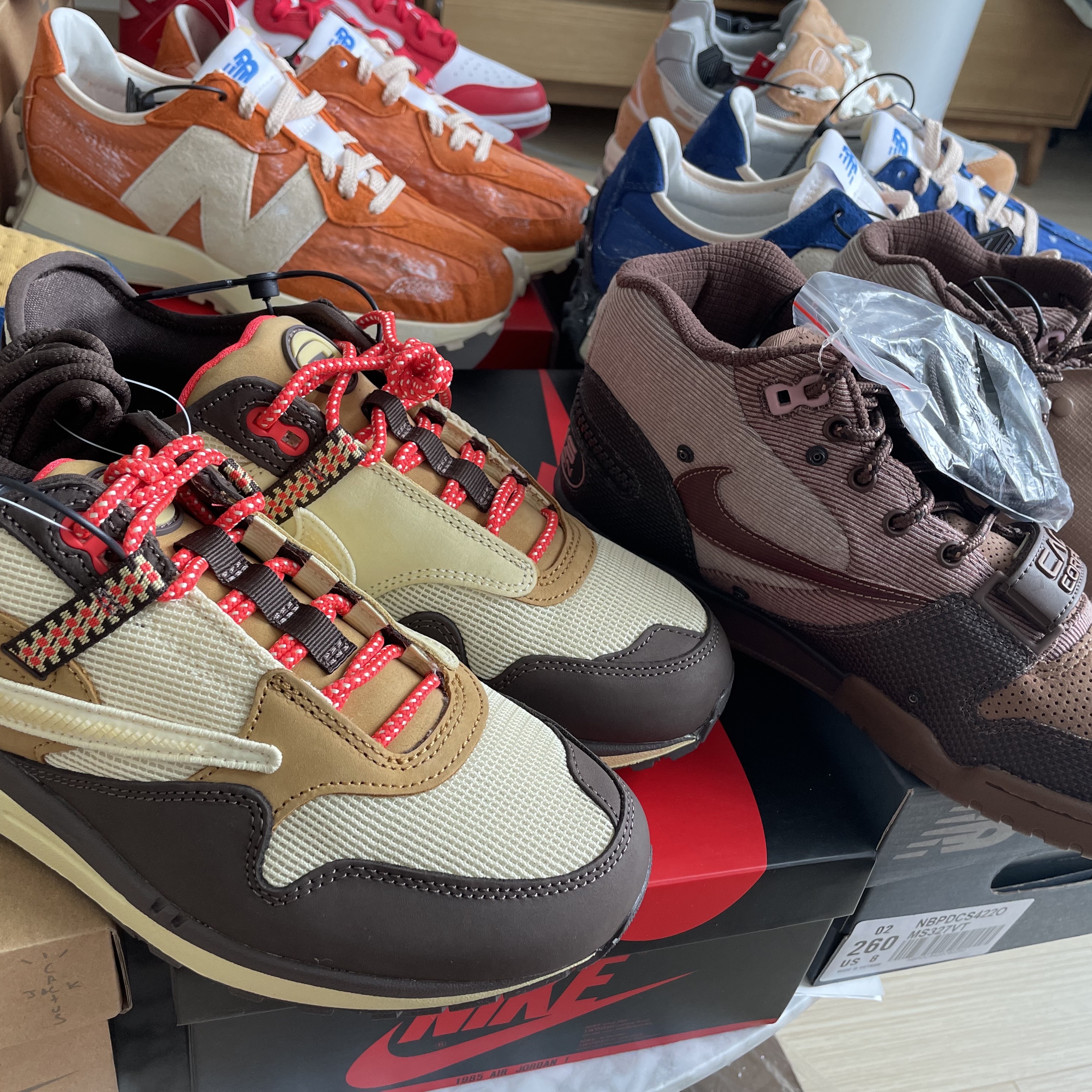 Nike x Travis Scott Air Max 1 Cact.us Brown, Nike x Travis Scott Air Trainer 1 Archaeo Brown and Rust Pink 착용 스타일