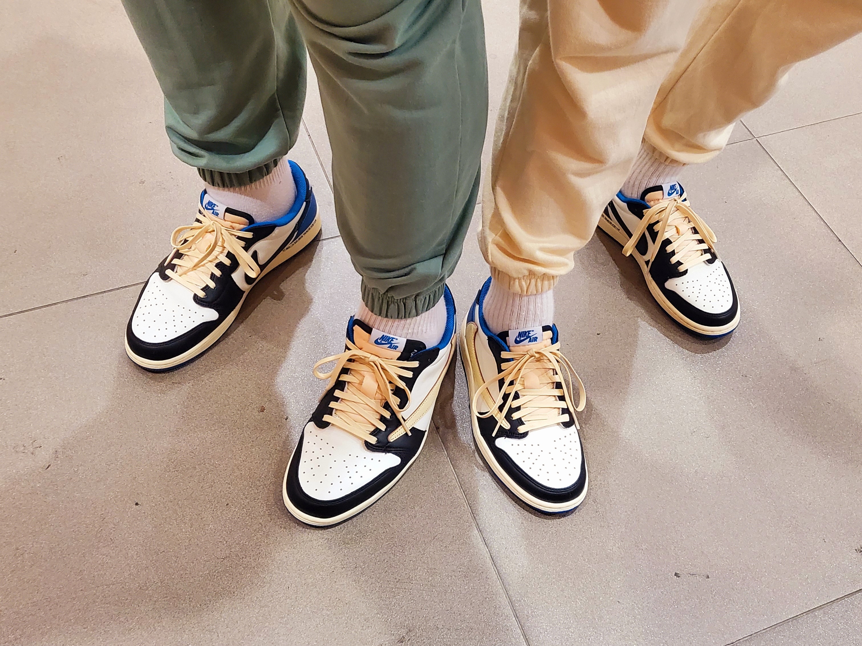 Jordan 1 x Travis Scott x Fragment Retro Low OG SP Military Blue 착용 스타일 - 2