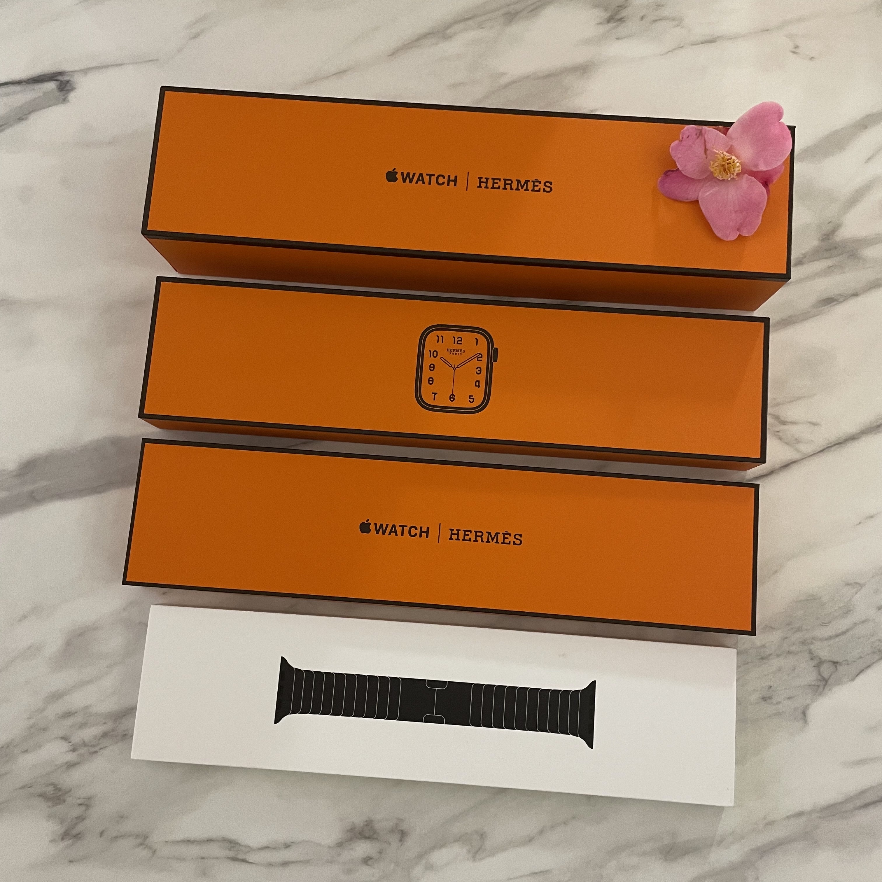 Apple Watch Hermes Series 7 41mm Silver Stainless Steel Case with Single Tour Gold (Korean Ver.) 착용 스타일