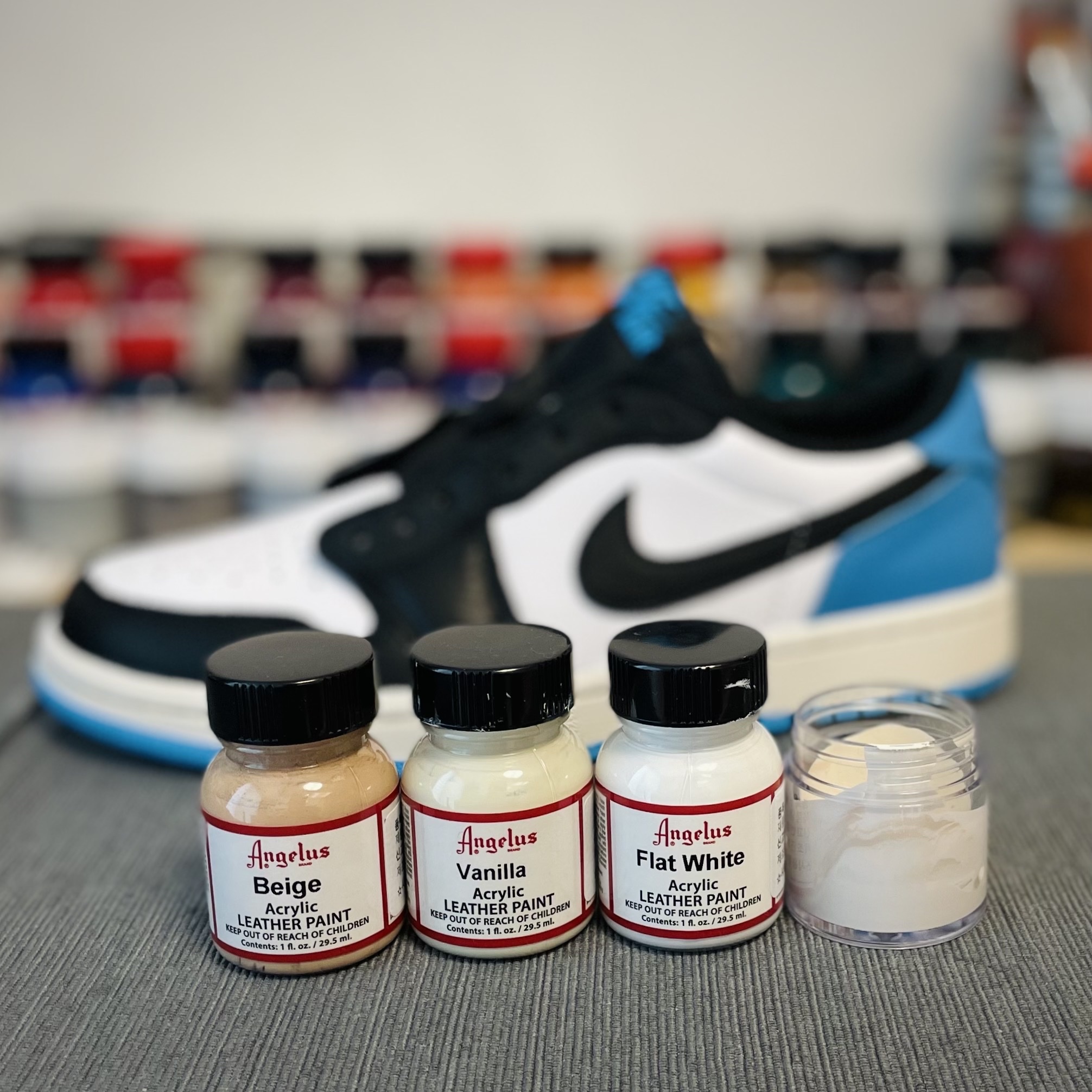 Jordan 1 Retro Low OG Black and Dark Powder Blue, (W) Jordan 1 Retro Low OG Black and Dark Powder Blue 착용 스타일 - 2
