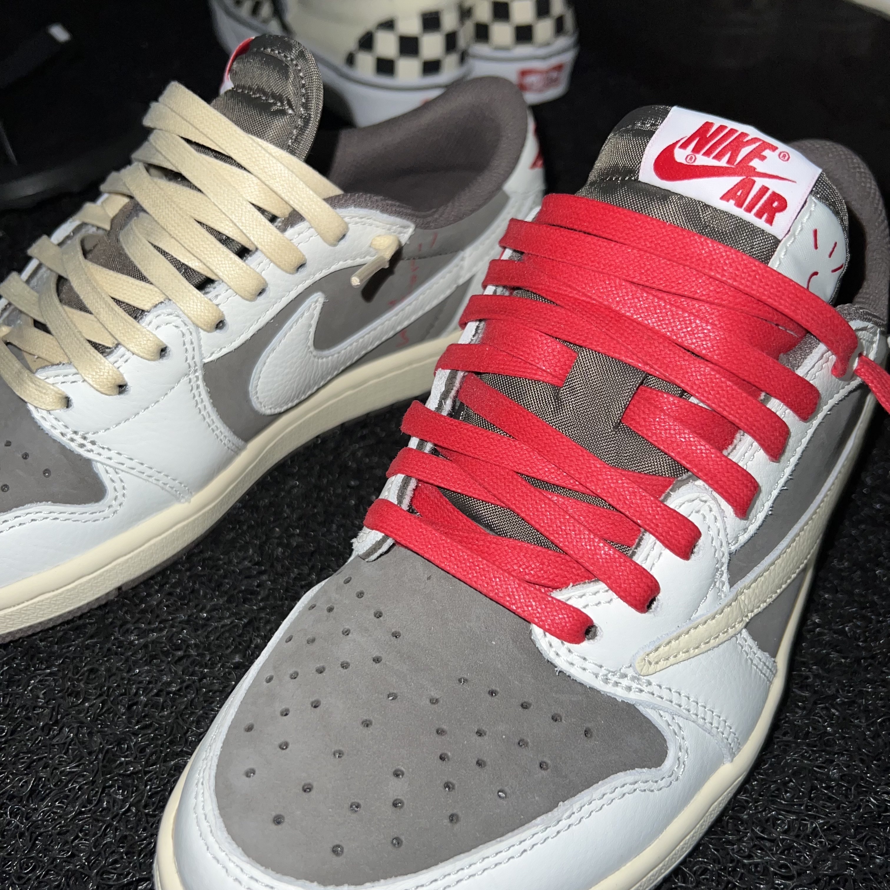 Jordan 1 x Travis Scott Retro Low OG SP Sail and Ridgerock 착용 스타일 - 1