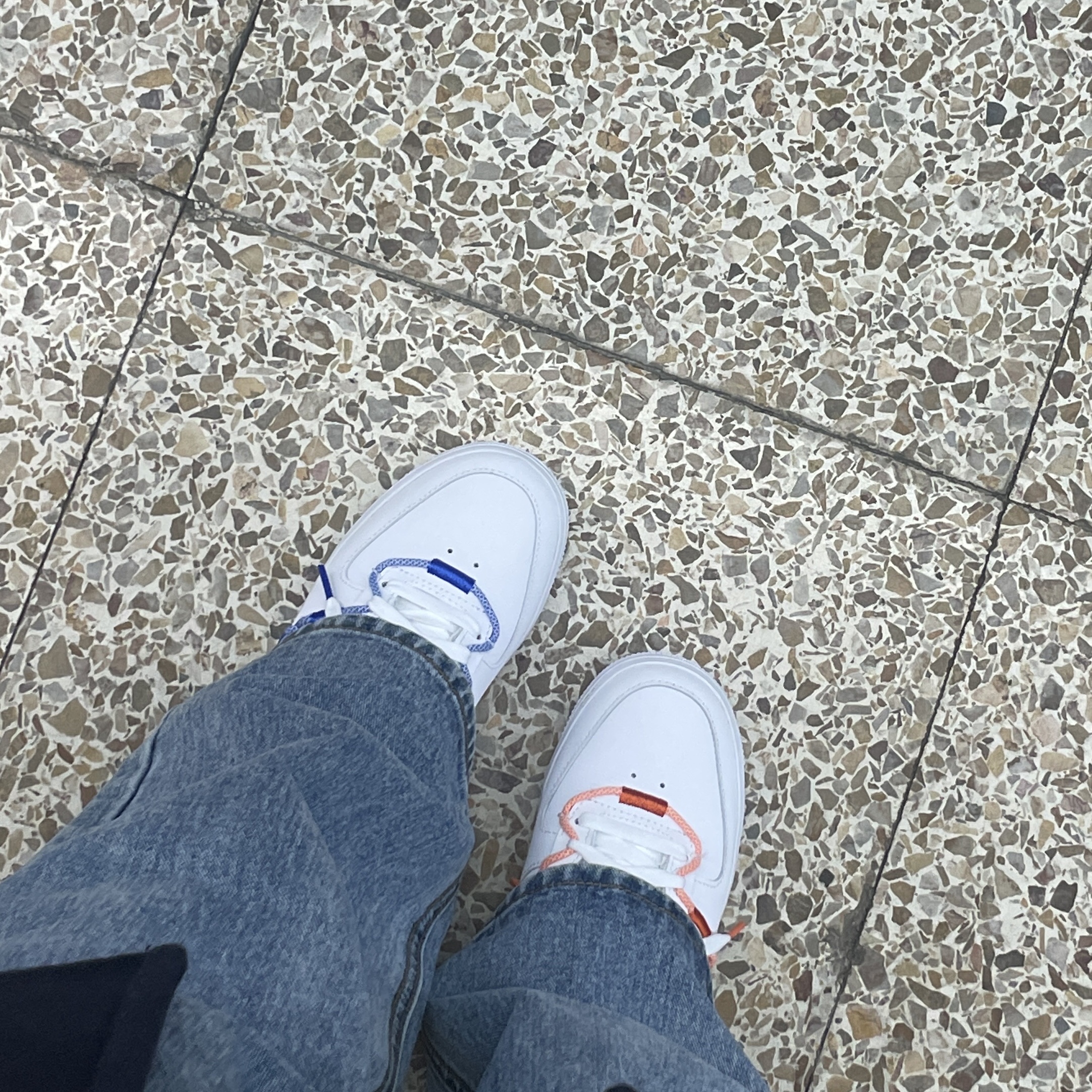 (W) Nike Air Force 1 '07 LX White Safety Orange 착용 스타일