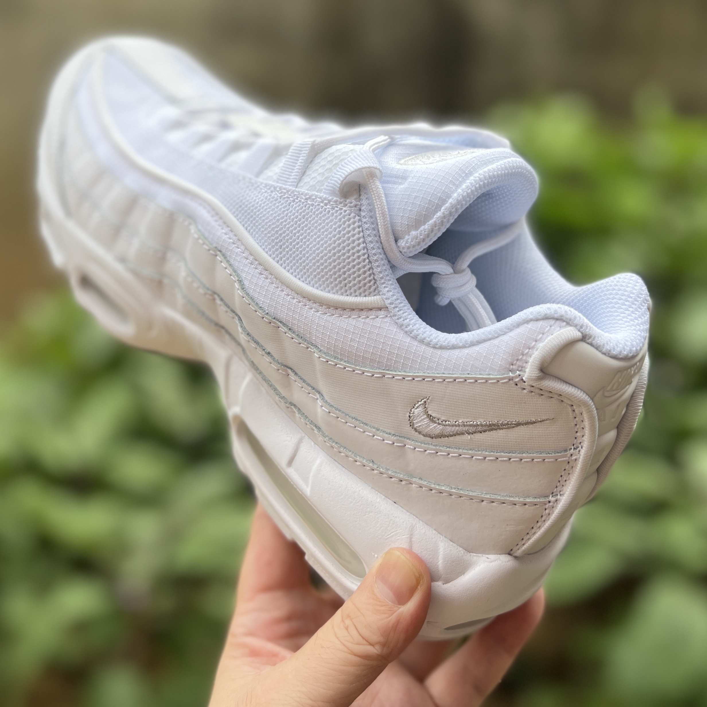 Nike Air Max 95 Essential Triple White 착용 스타일 - 2