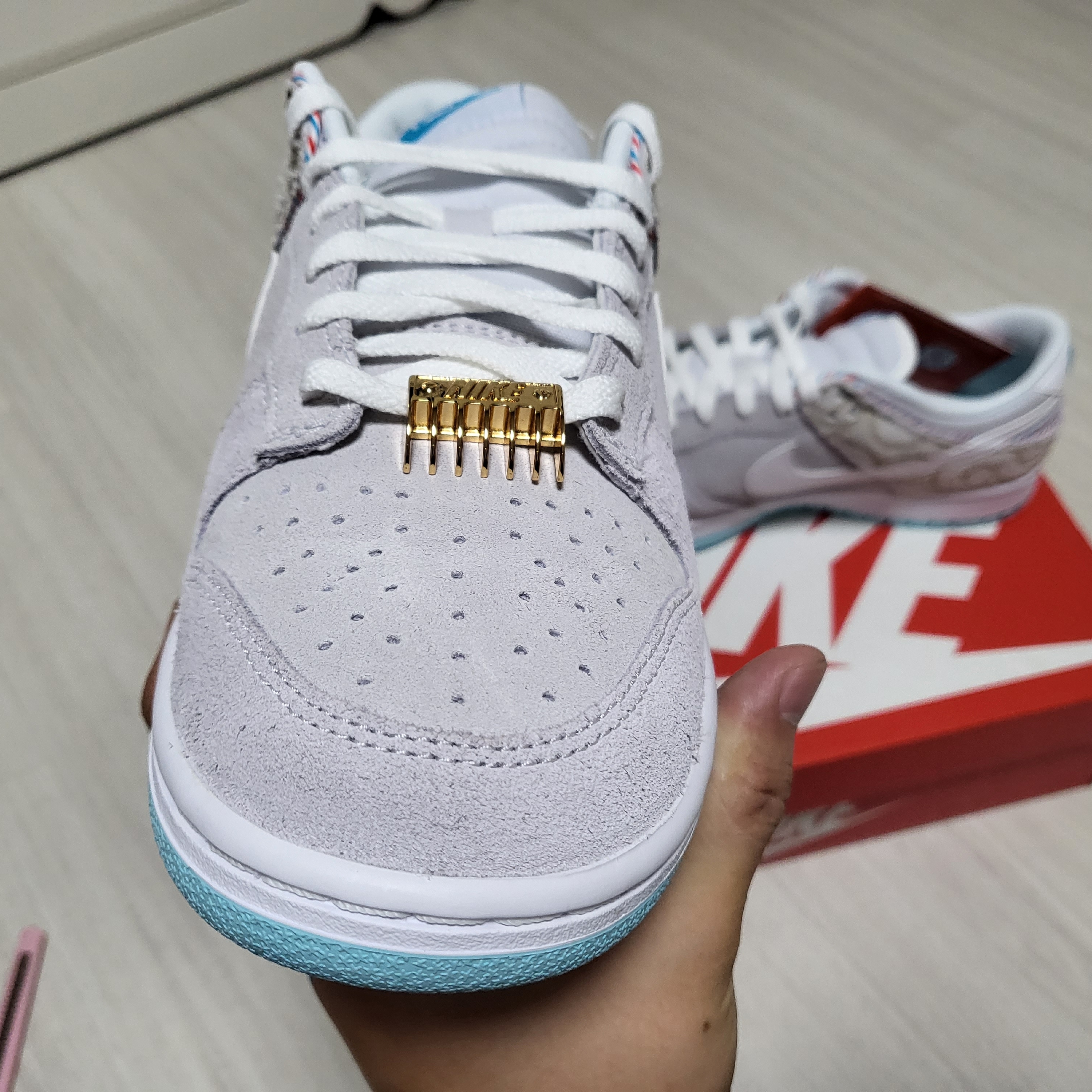 Nike Dunk Low Retro SE Barber Shop Grey 착용 스타일 - 3