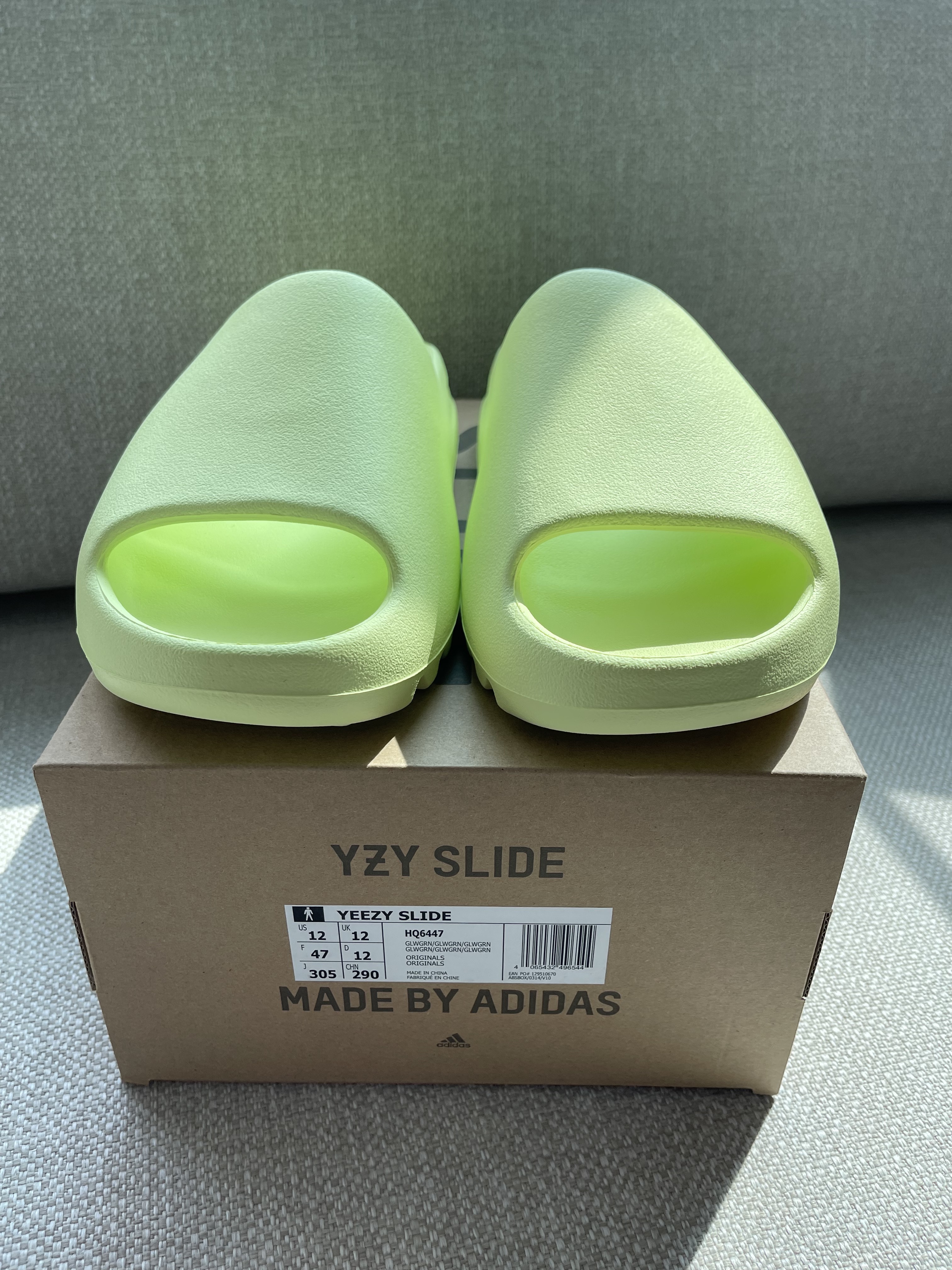 Adidas Yeezy Slide Glow Green 2022/2023 착용 스타일 - 4