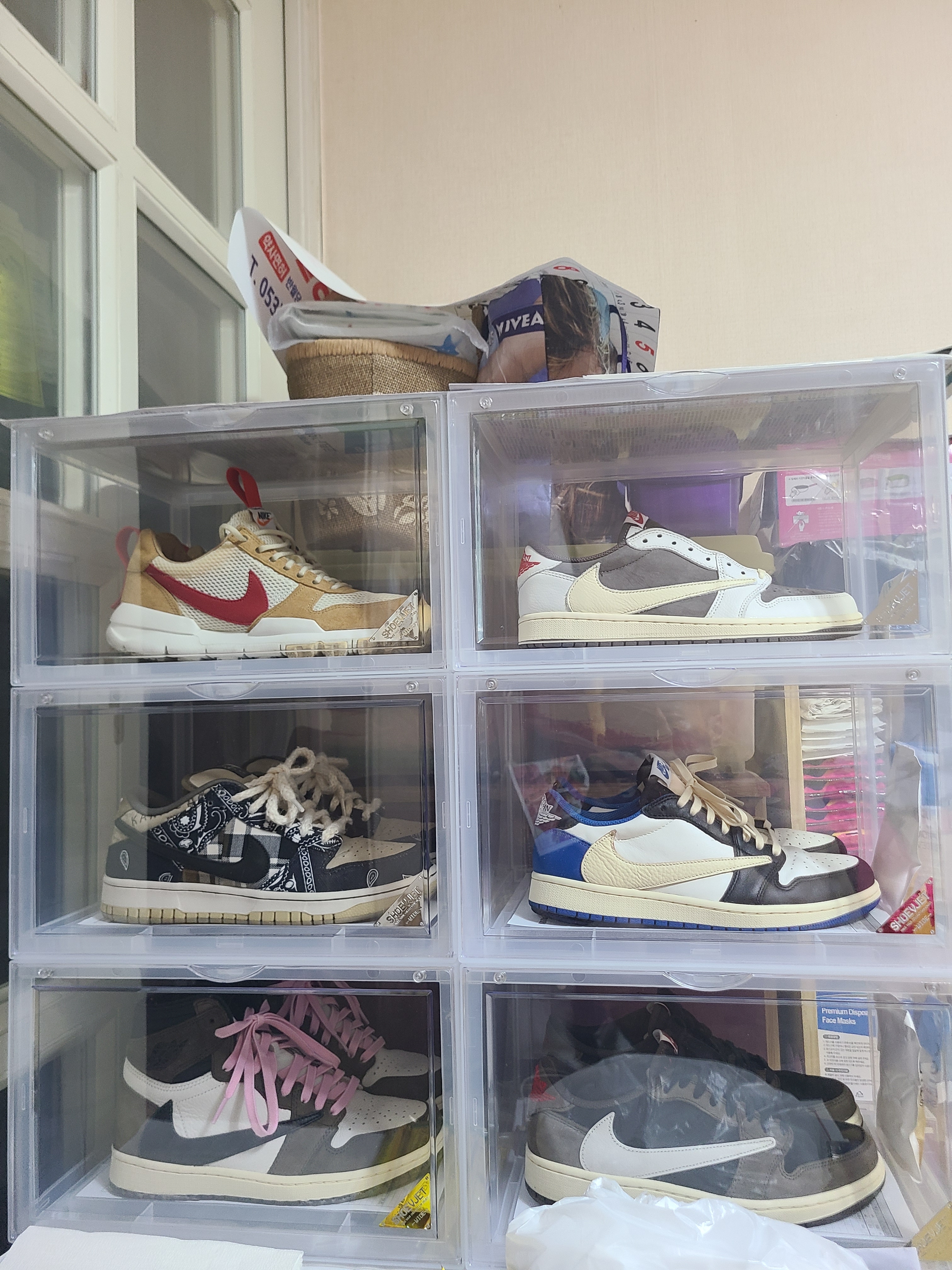 Jordan 1 x Travis Scott Retro Low OG SP Sail and Ridgerock 착용 스타일