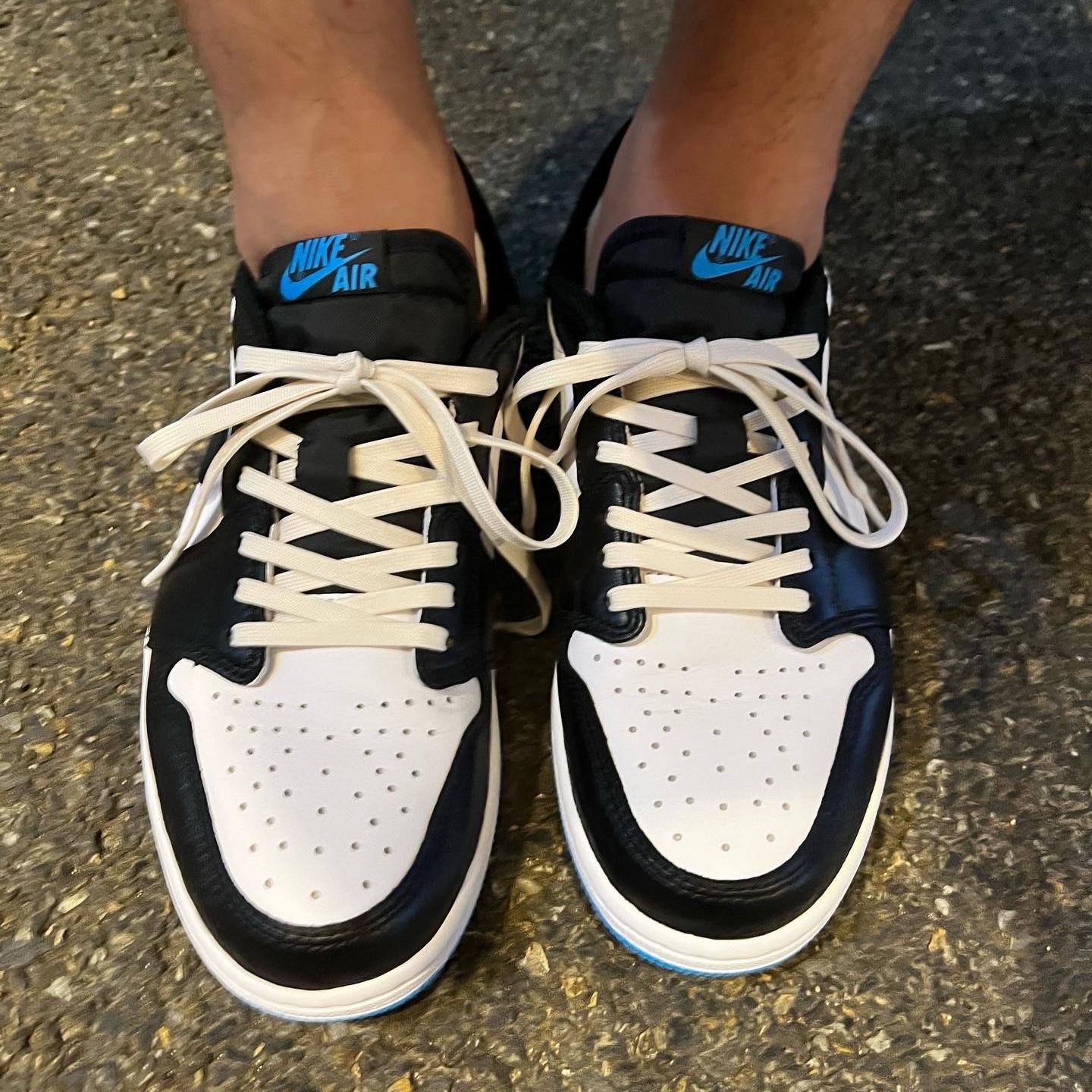 Jordan 1 Retro Low OG Black and Dark Powder Blue 착용 스타일