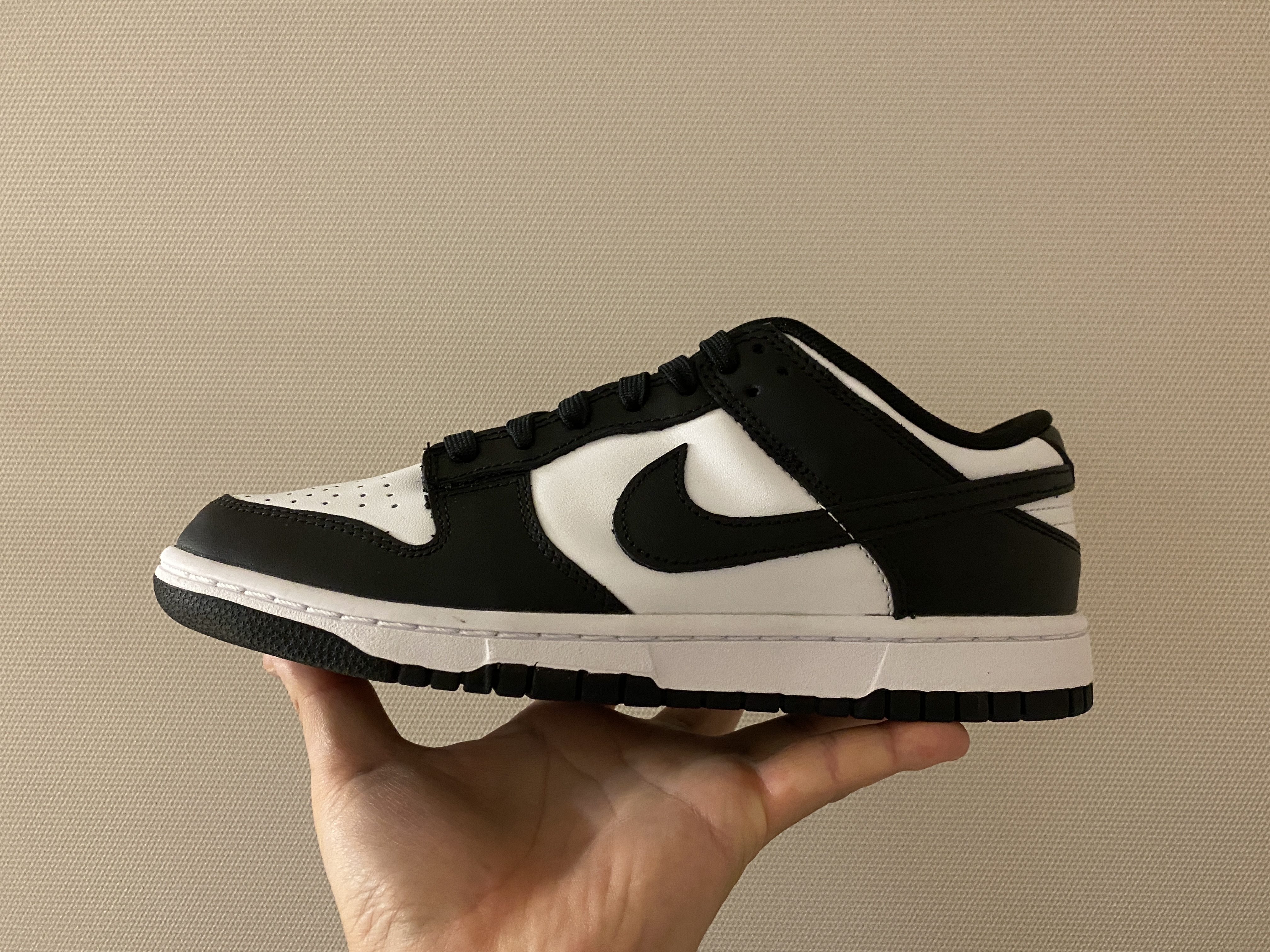 Nike Dunk Low Retro Black 착용 스타일 - 2