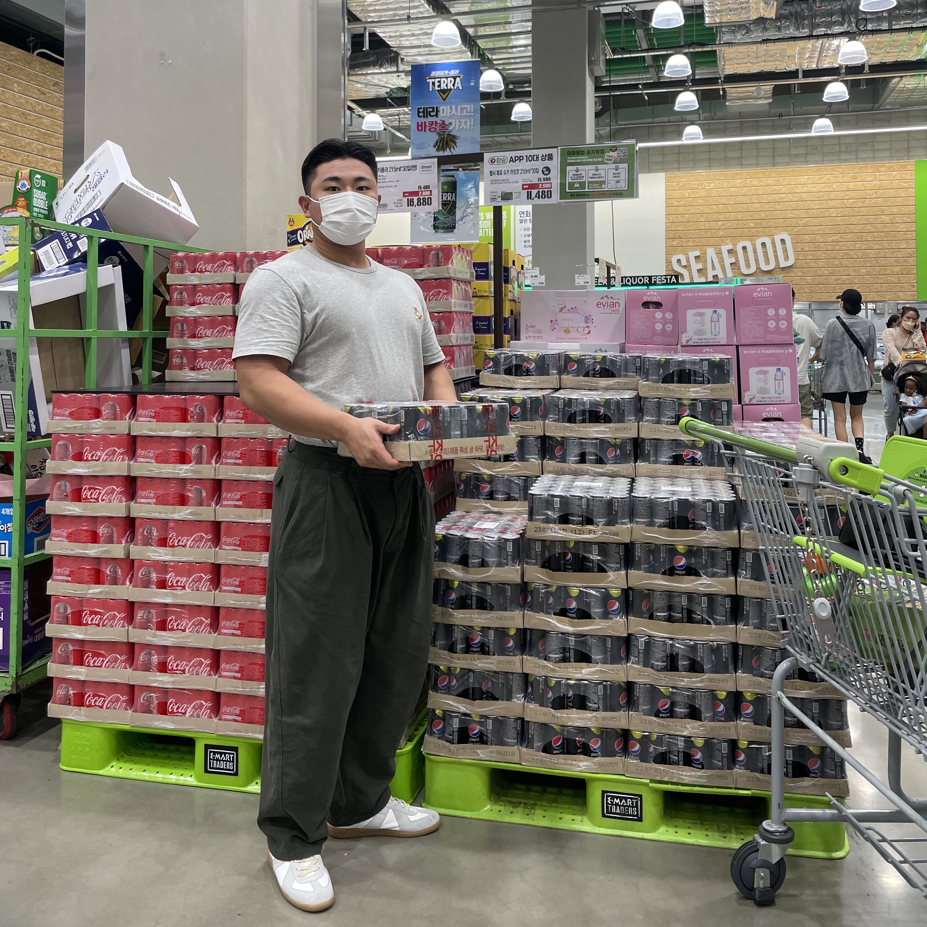 Maison Kitsune Chillax Fox Patch Classic T-Shirt Grey Melange, Maison Margiela Calfskin Replica Sneakers 착용 스타일