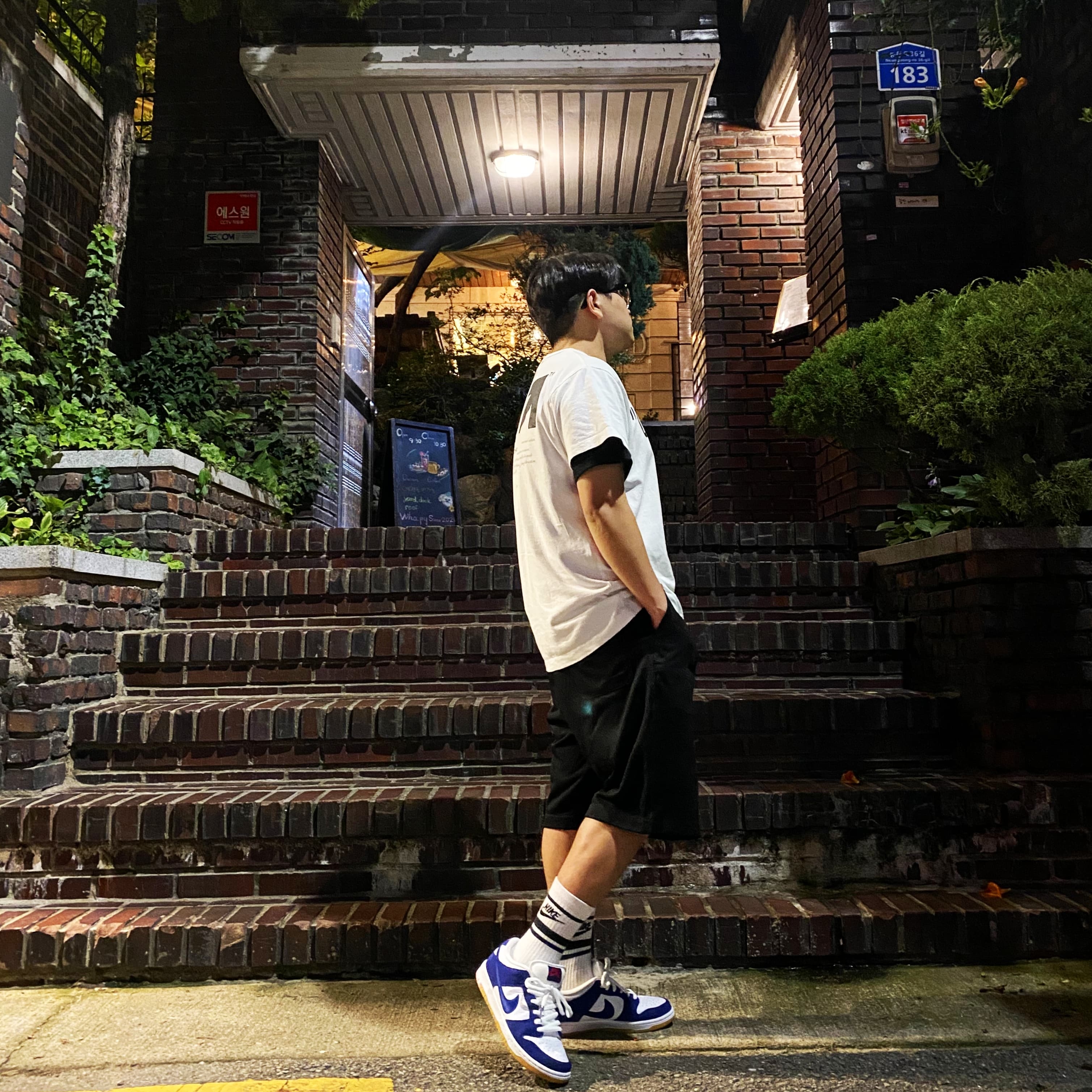 Nike SB Dunk Low Pro Premium Deep Royal Blue 착용 스타일